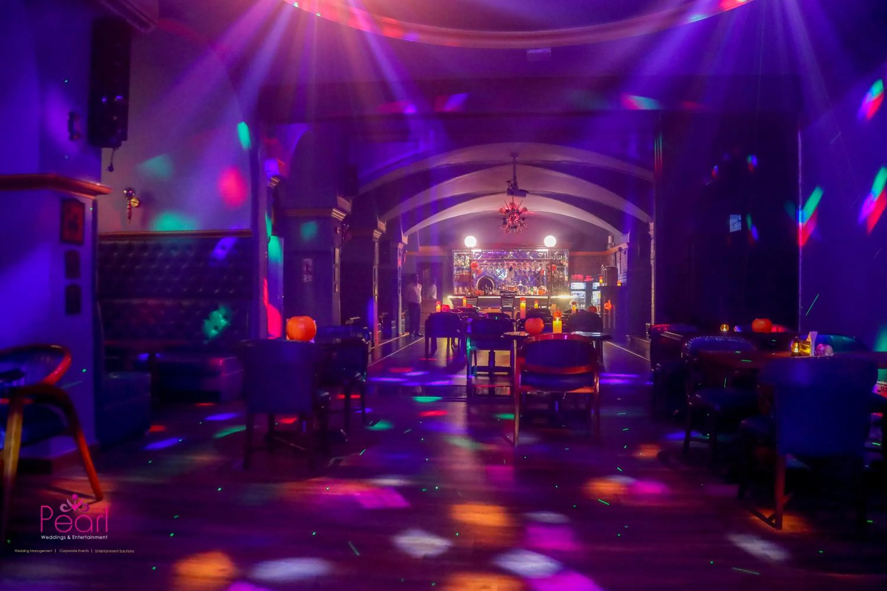 Lounge or bar in Goa Country Club Near Park Hospital BY Pearl I Luxury resort in Gurgaon