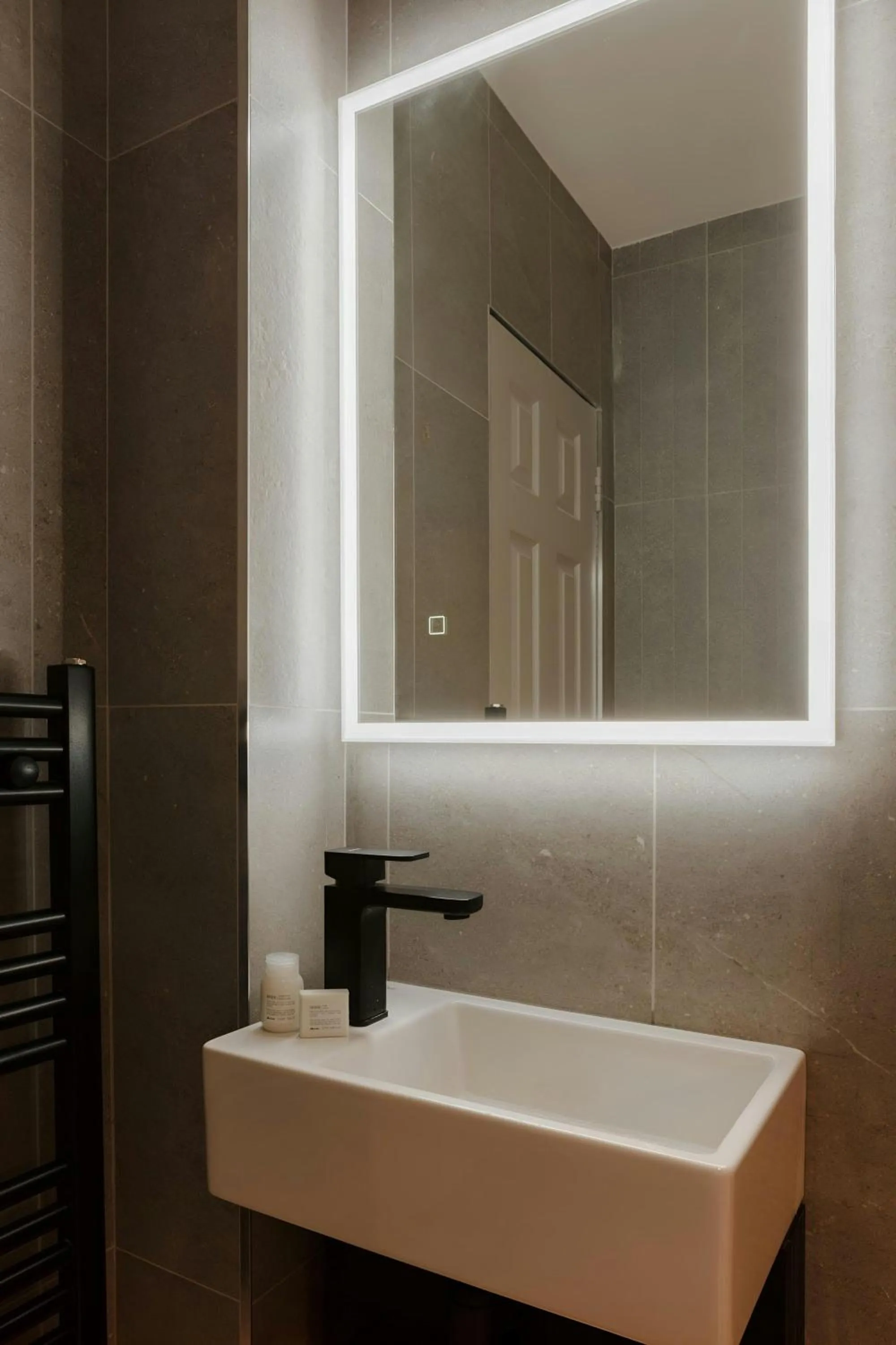 Bathroom in The Earl Hotel Leeson Street, Sonder by Marriott Bonvoy