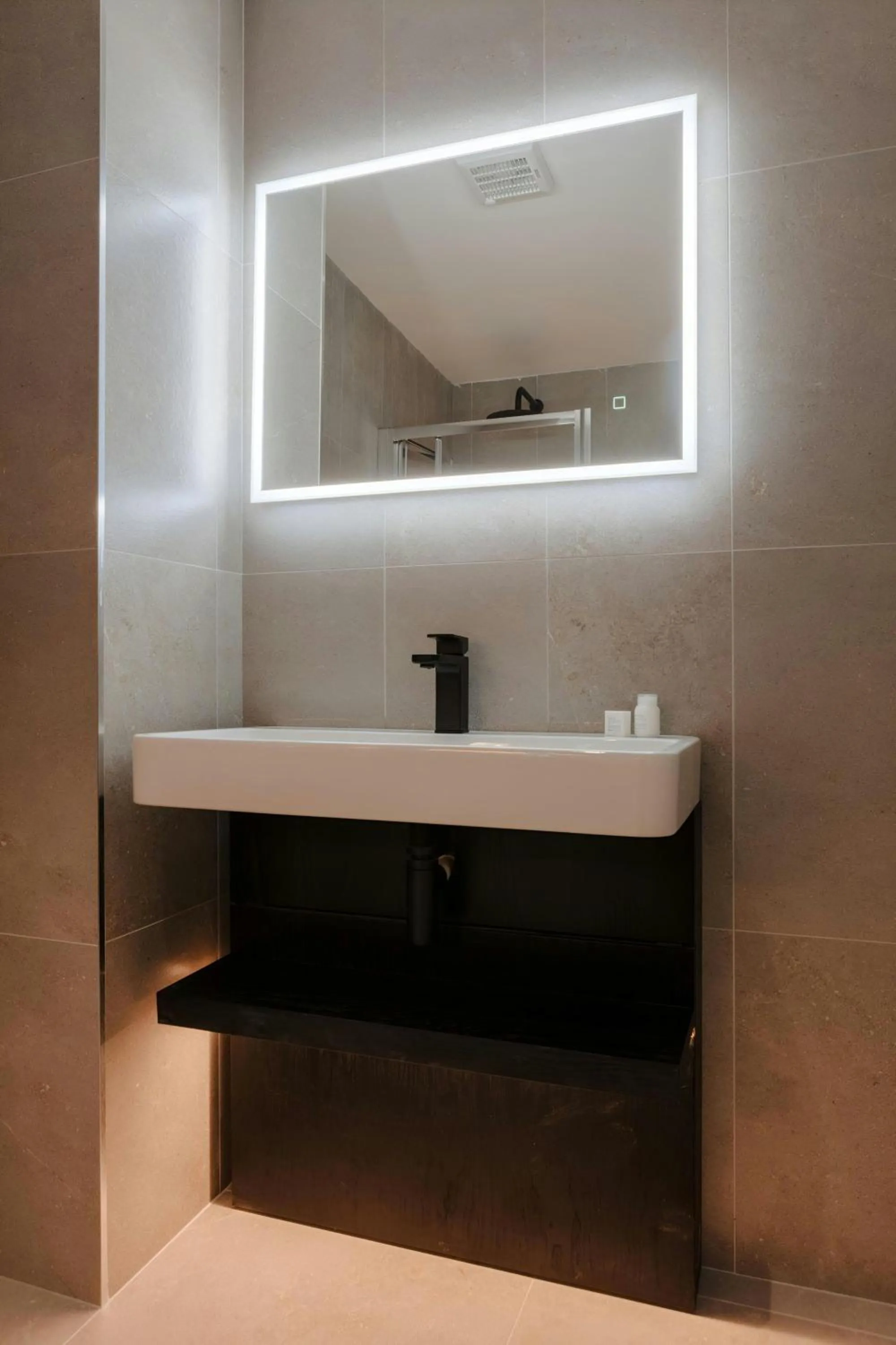 Bathroom in The Earl Hotel Leeson Street, Sonder by Marriott Bonvoy