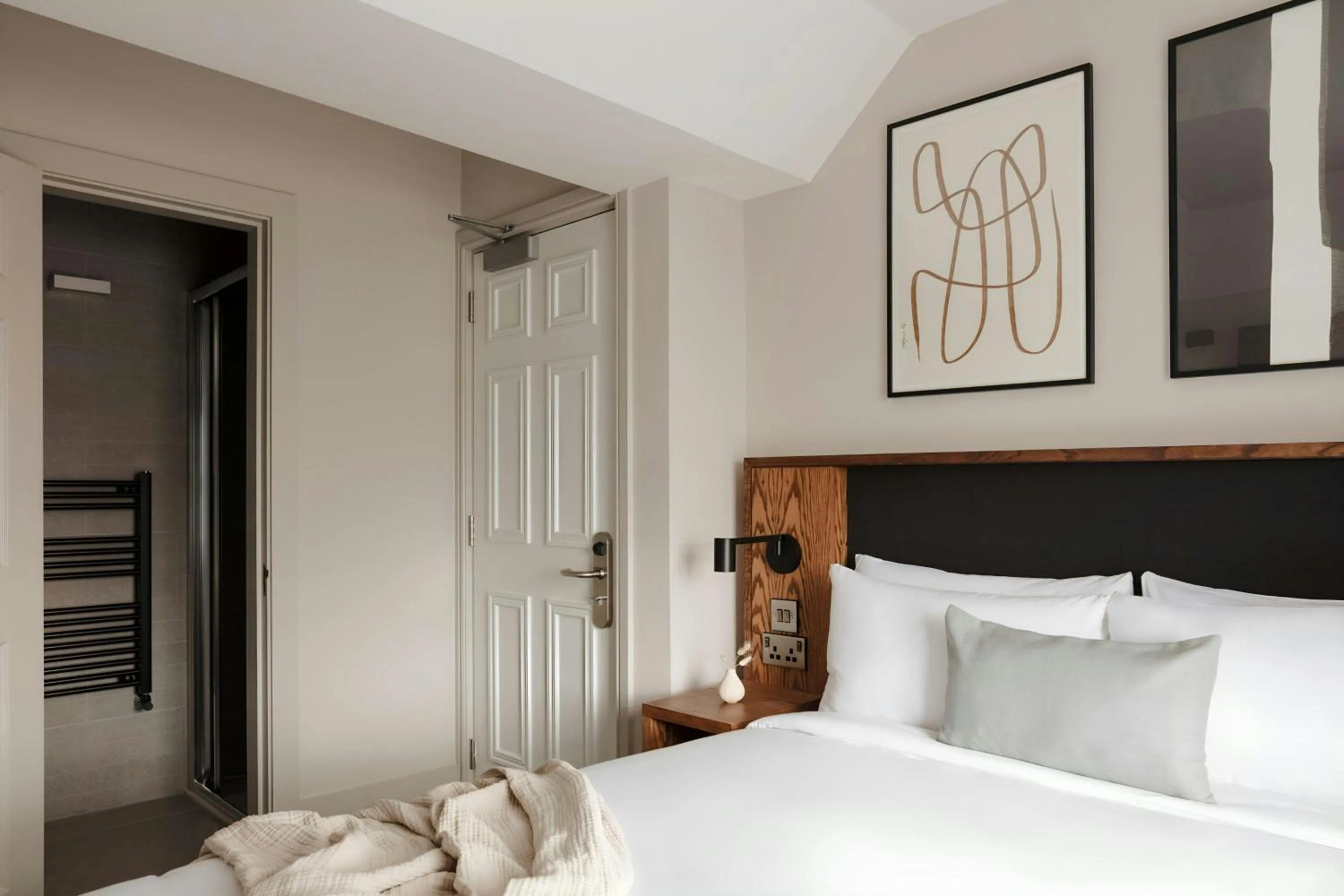 Bedroom, Bed in The Earl Hotel Leeson Street, Sonder by Marriott Bonvoy