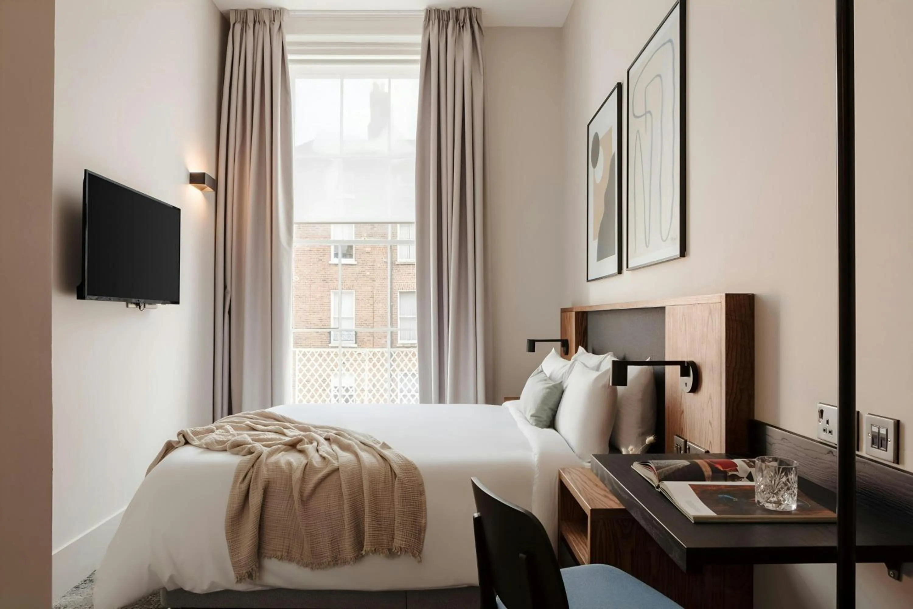 Bedroom, Bed in The Earl Hotel Leeson Street, Sonder by Marriott Bonvoy