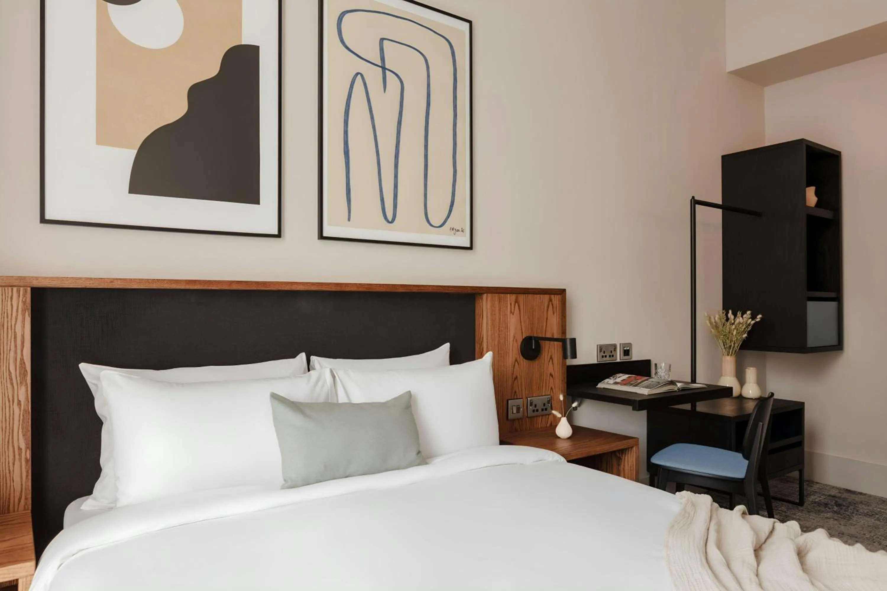 Bedroom, Bed in The Earl Hotel Leeson Street, Sonder by Marriott Bonvoy