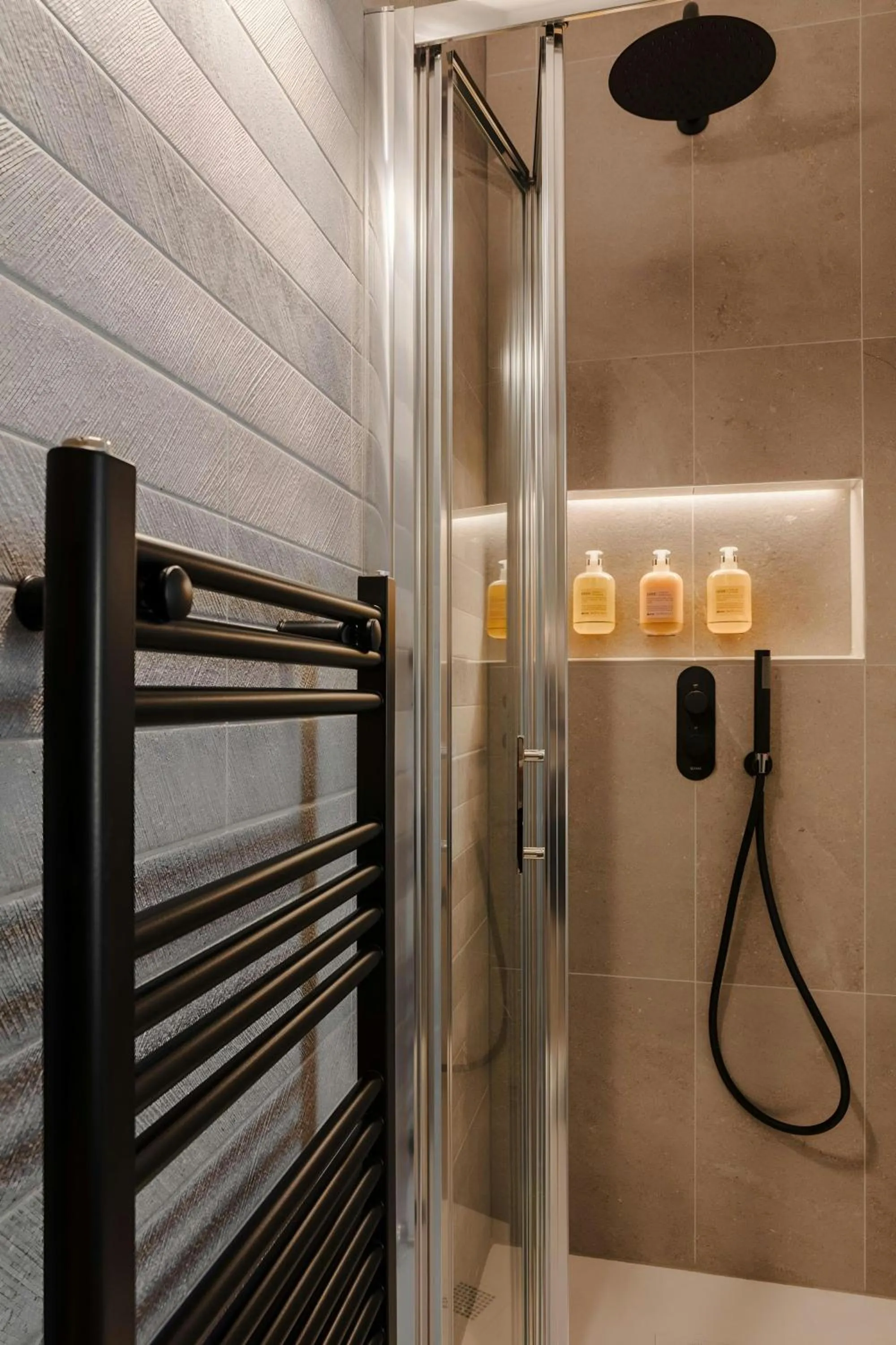 Bathroom in The Earl Hotel Leeson Street, Sonder by Marriott Bonvoy