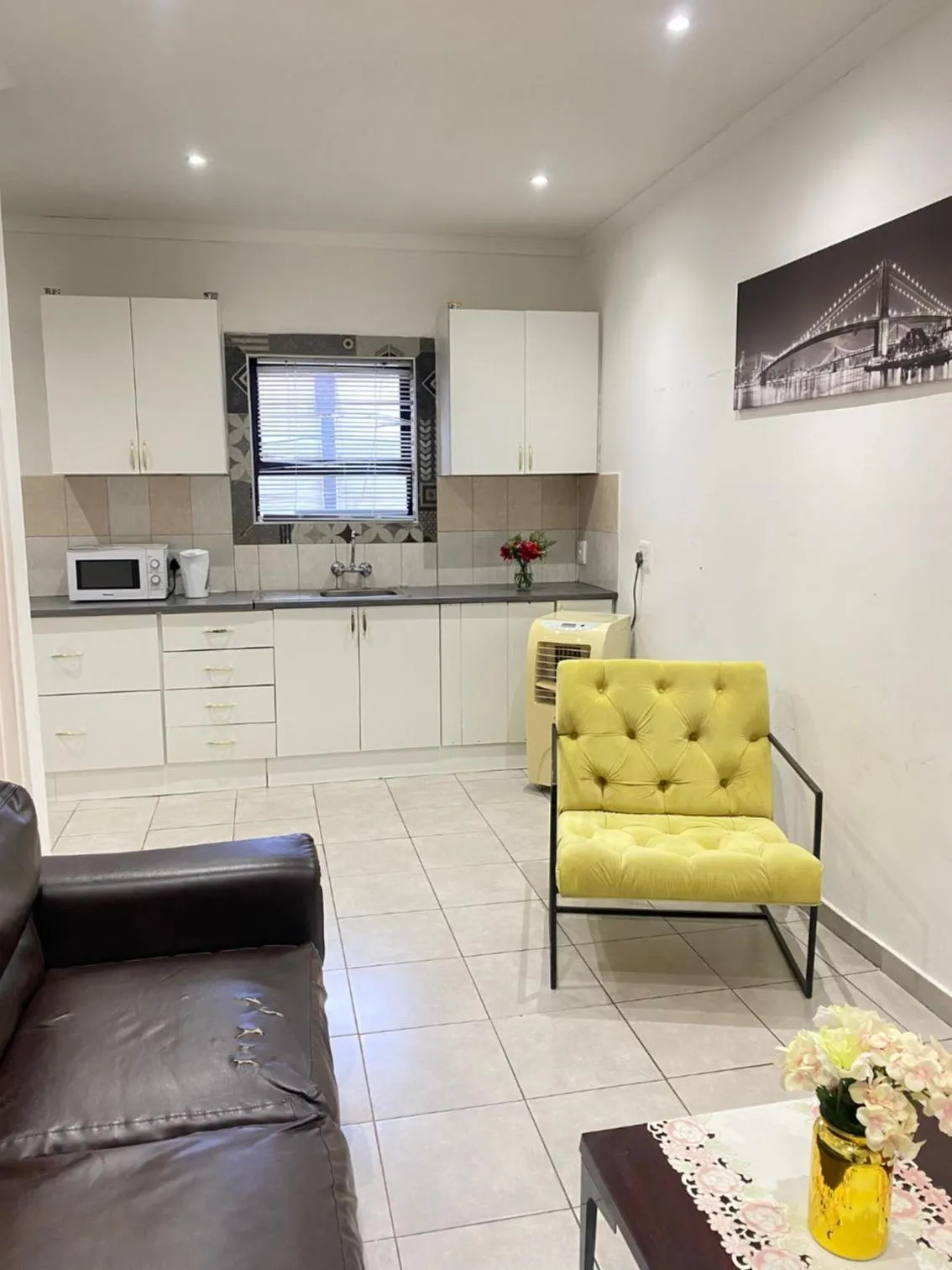 Kitchen or kitchenette in Airport Royal Guest House