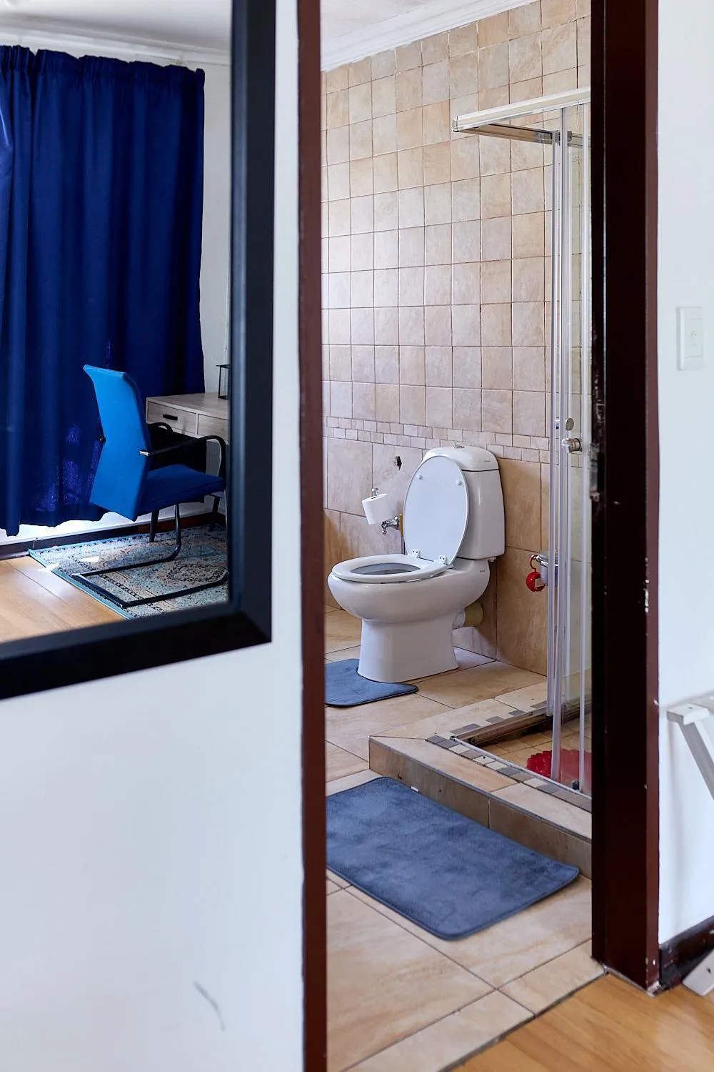 Toilet in Airport Royal Guest House
