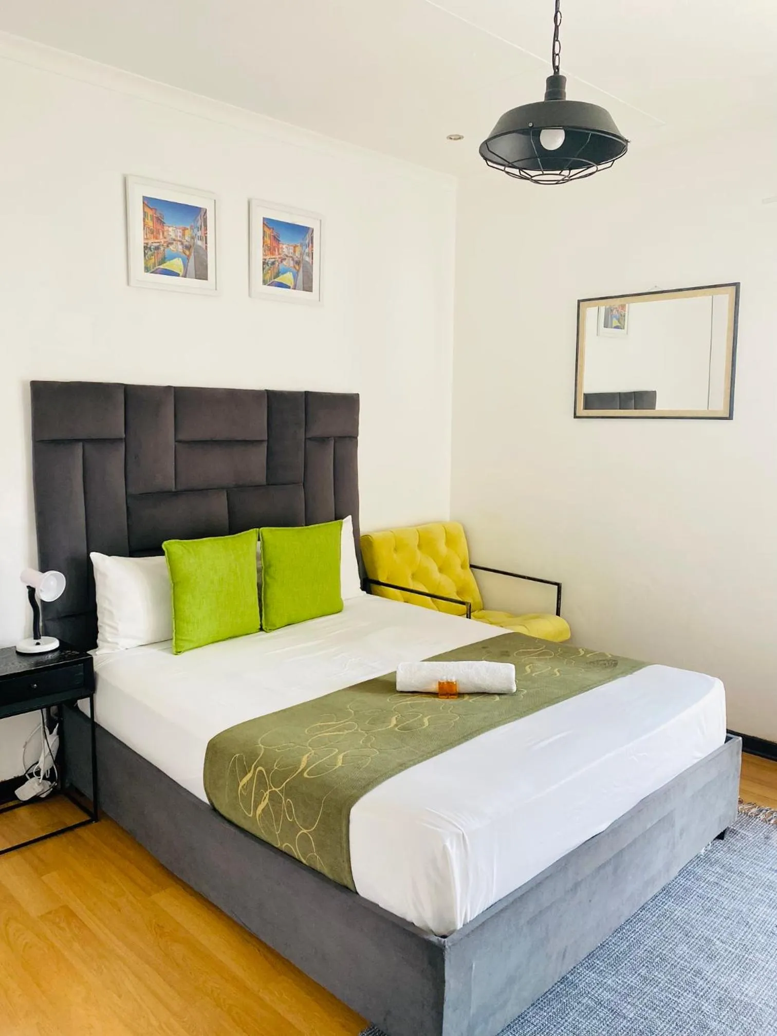 Bed in Airport Royal Guest House