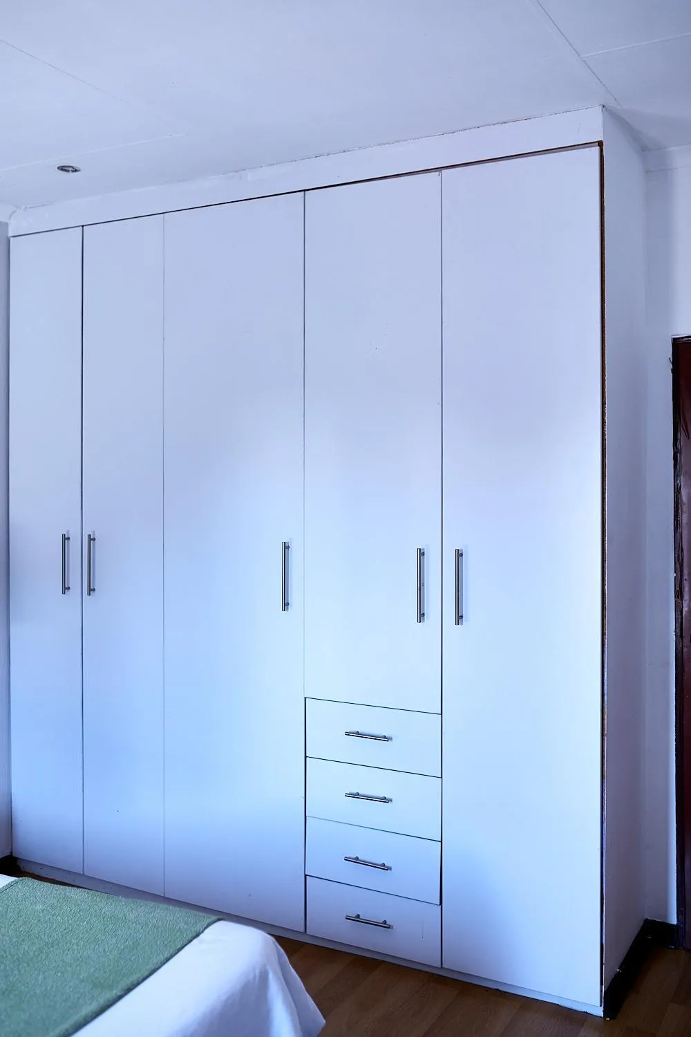 Bed in Airport Royal Guest House