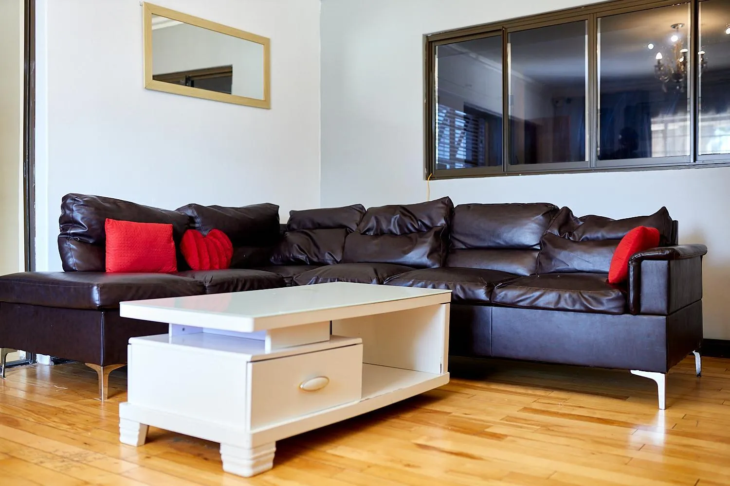 Living room in Airport Royal Guest House