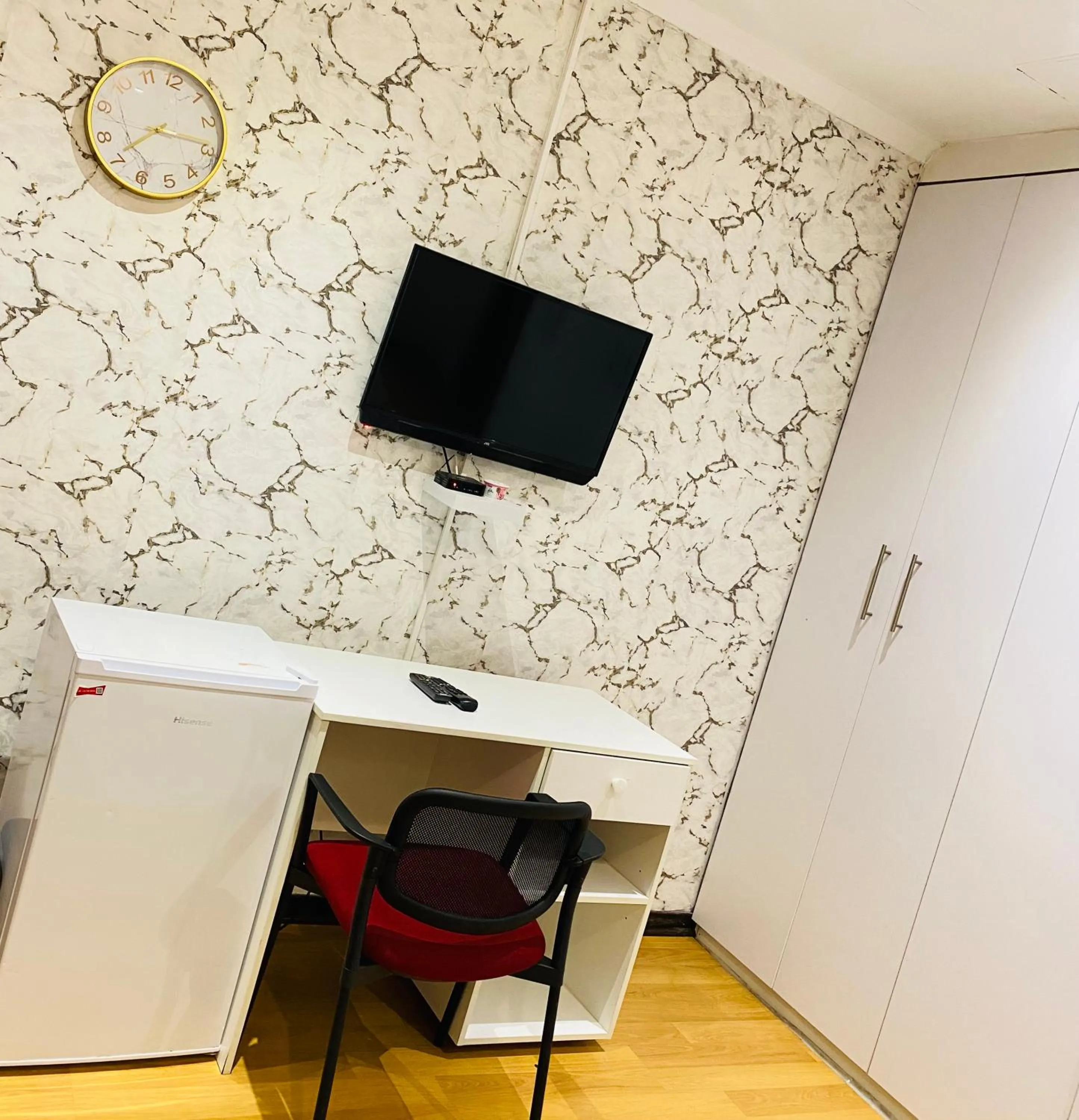 TV and multimedia in Airport Royal Guest House