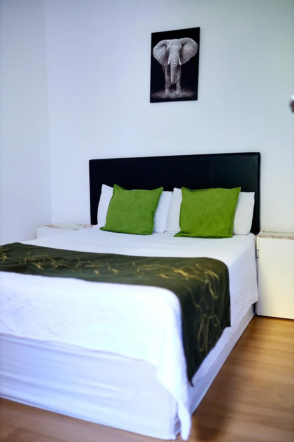 Bedroom, Bed in Airport Royal Guest House