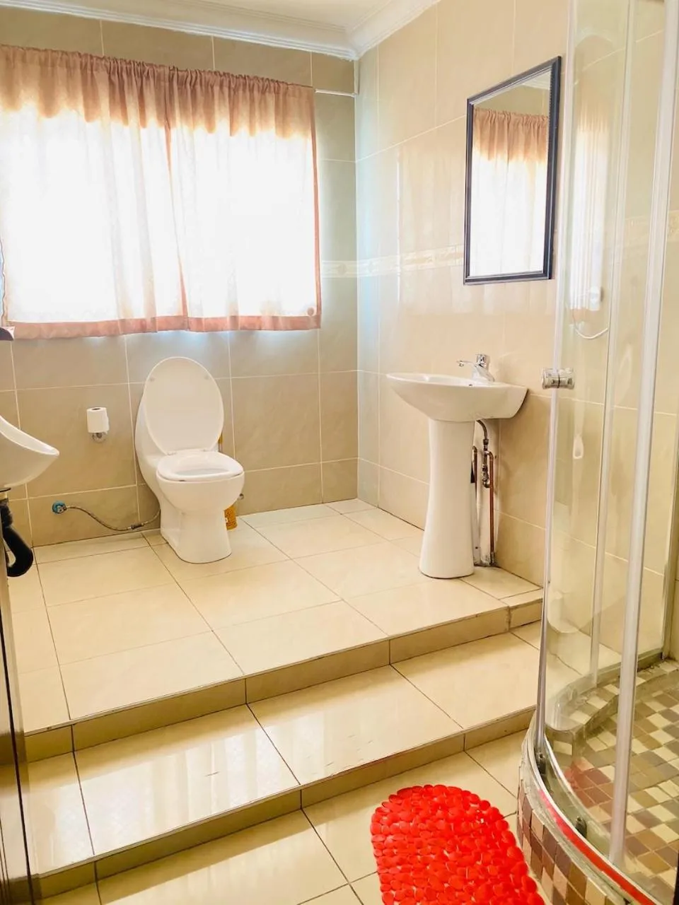 Toilet in Airport Royal Guest House