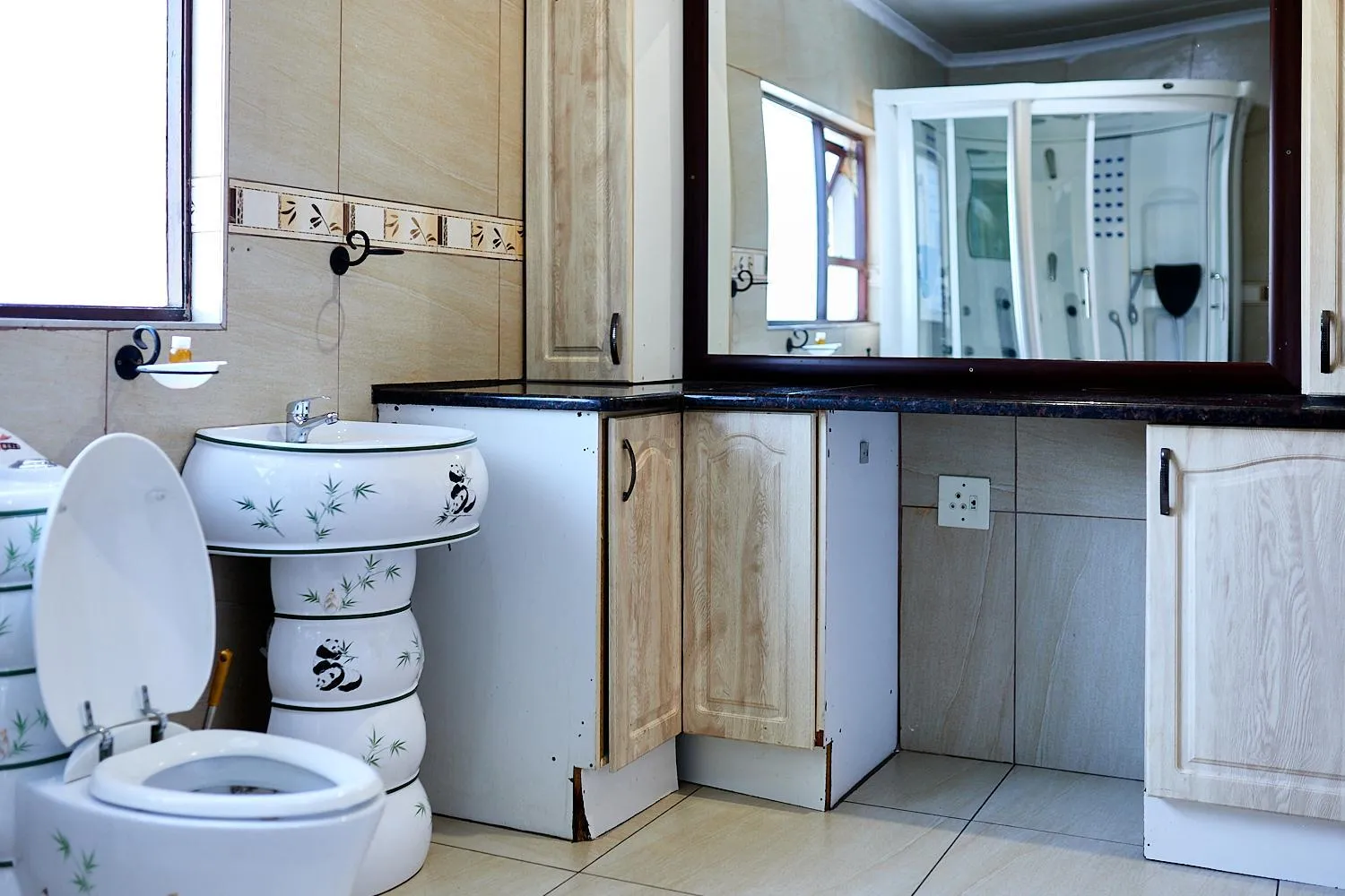 Toilet in Airport Royal Guest House