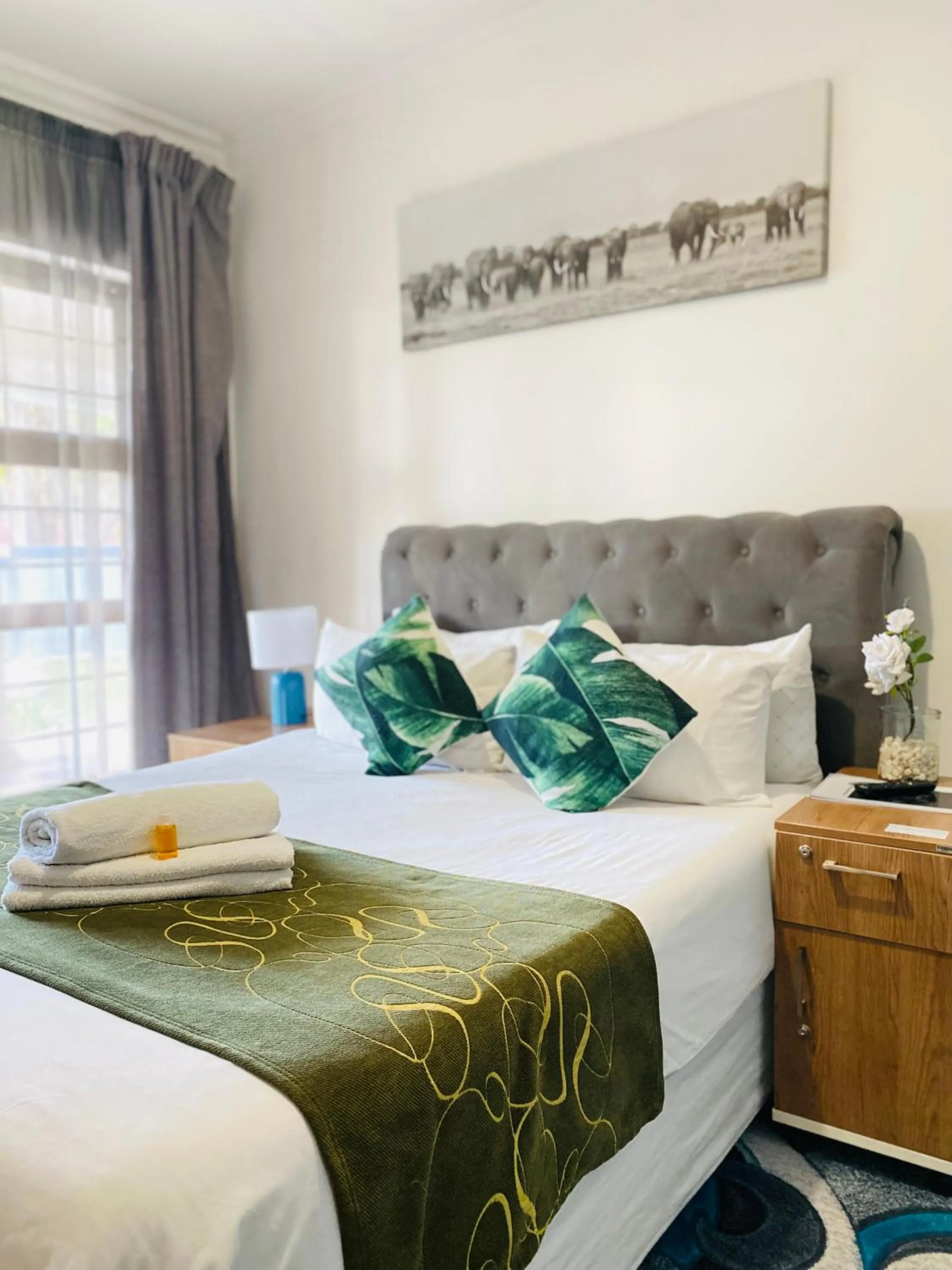 Bed in Airport Royal Guest House