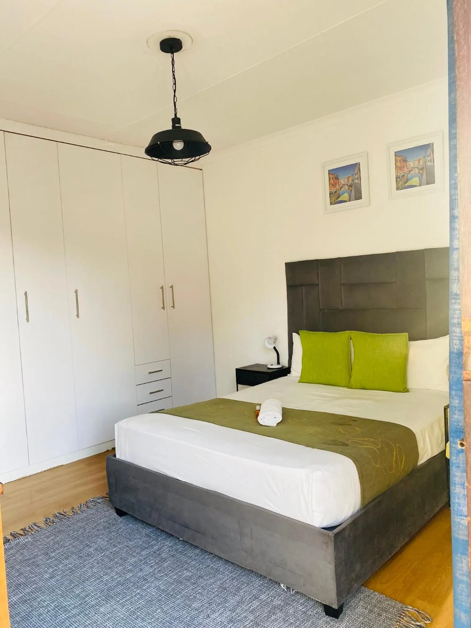 Bed in Airport Royal Guest House