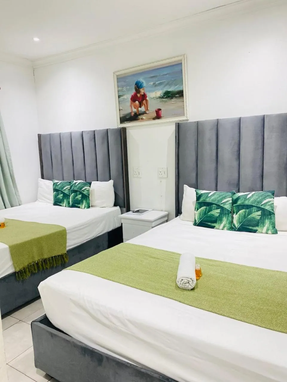 Bed in Airport Royal Guest House