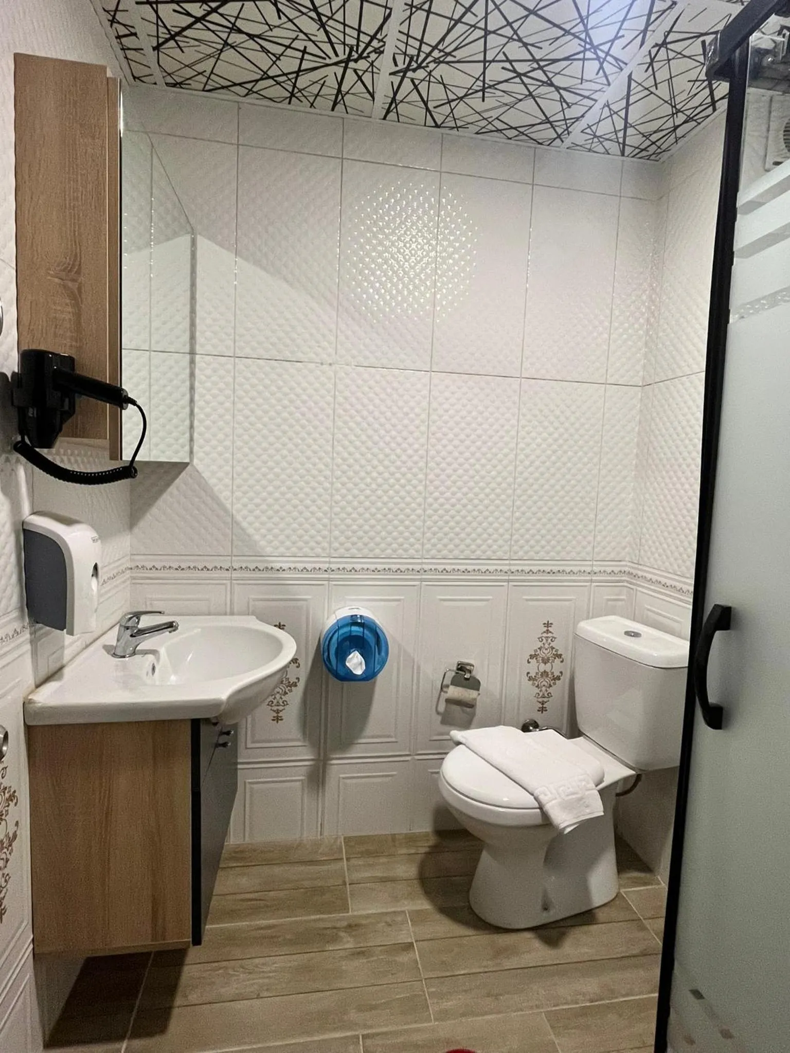 Shower in ÇAĞ OTEL