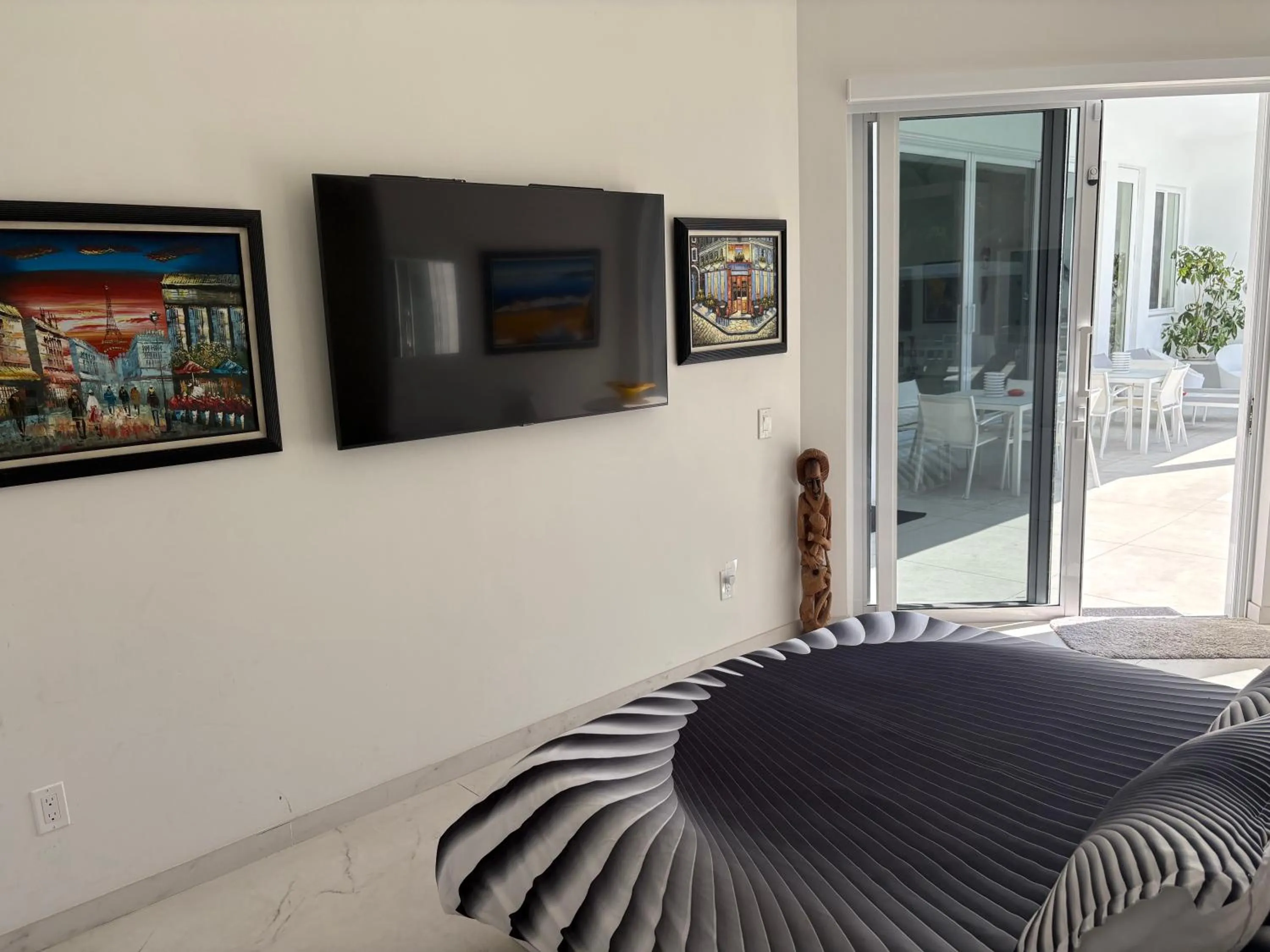 Men only clothing option guesthouse near Wilton Manors