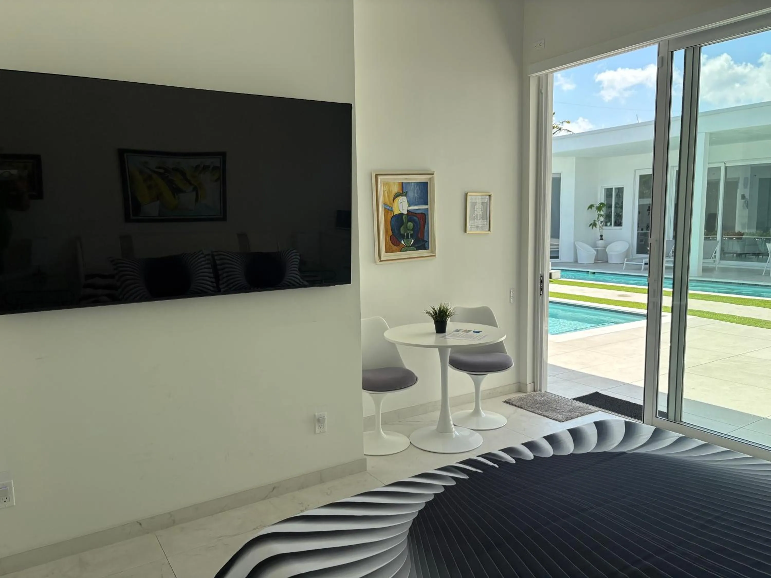 Men only clothing option guesthouse near Wilton Manors