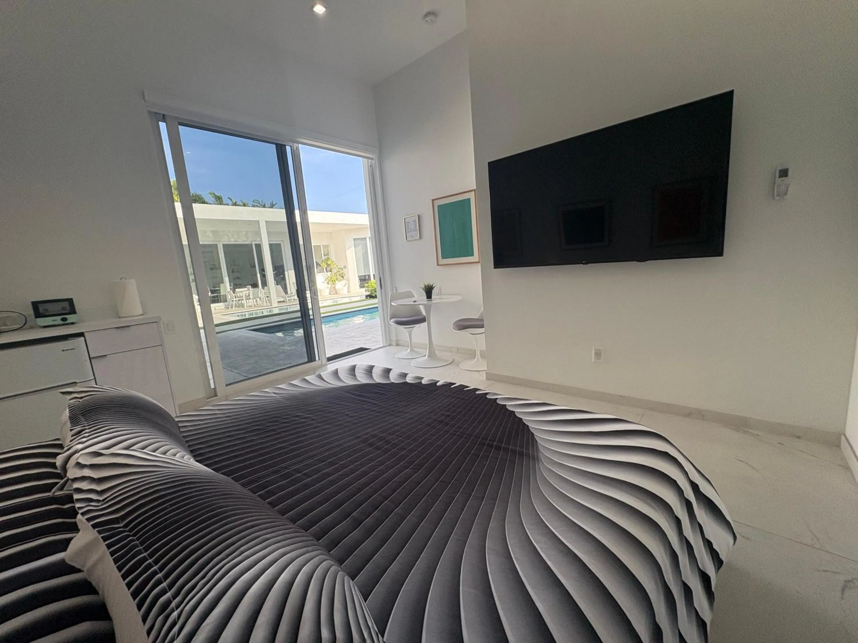 Men only clothing option guesthouse near Wilton Manors