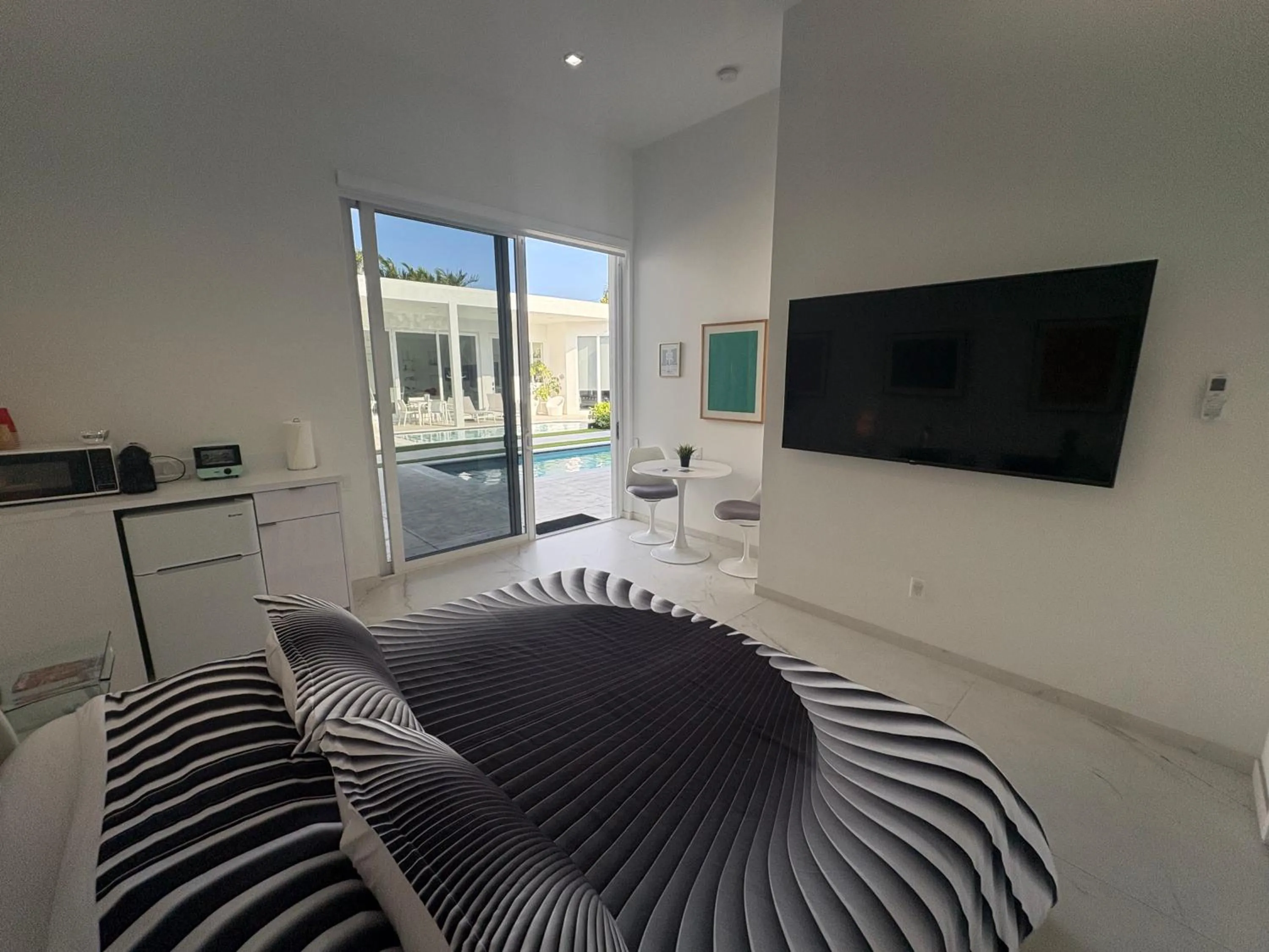 Men only clothing option guesthouse near Wilton Manors