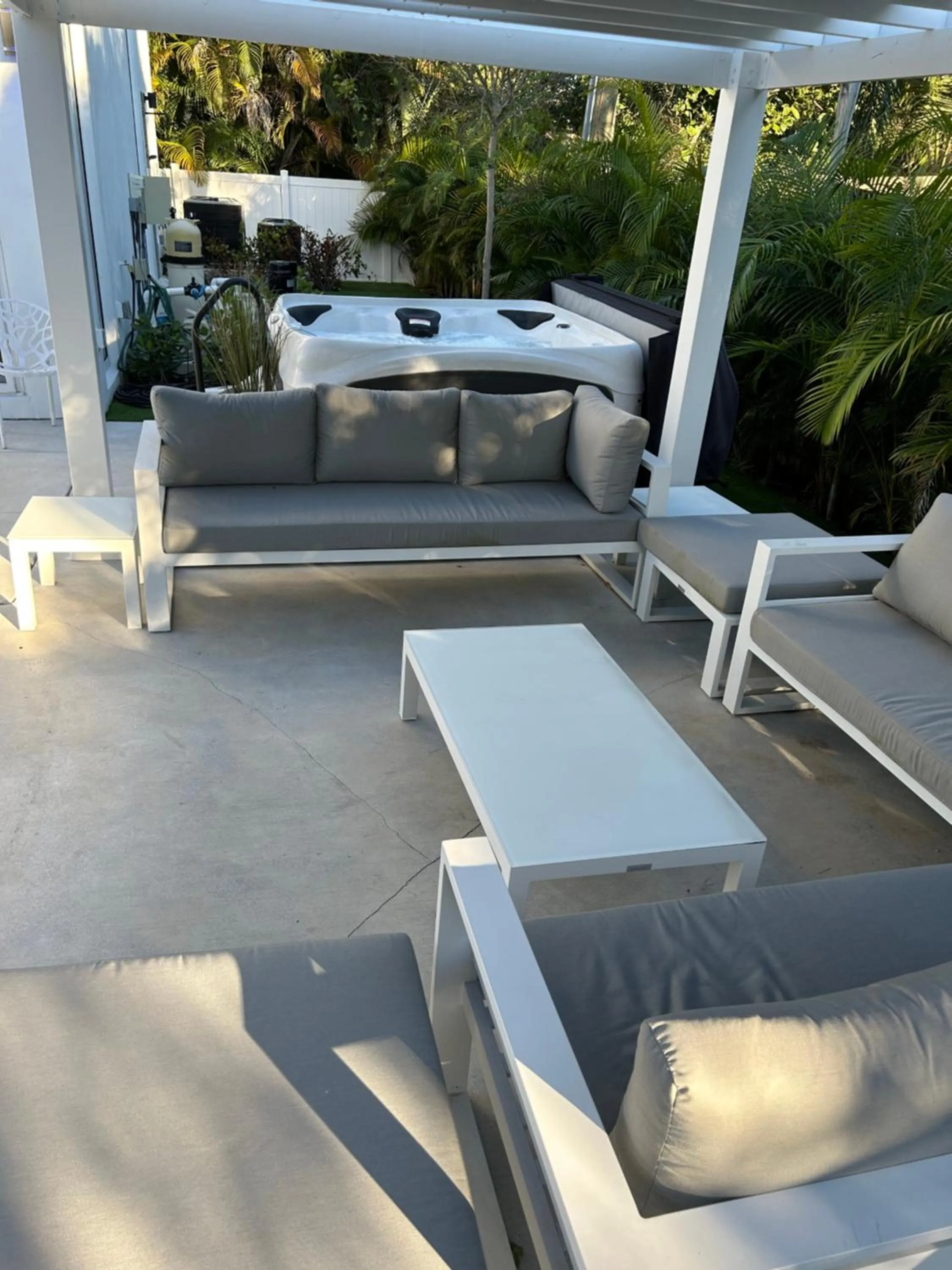 Men only clothing option guesthouse near Wilton Manors