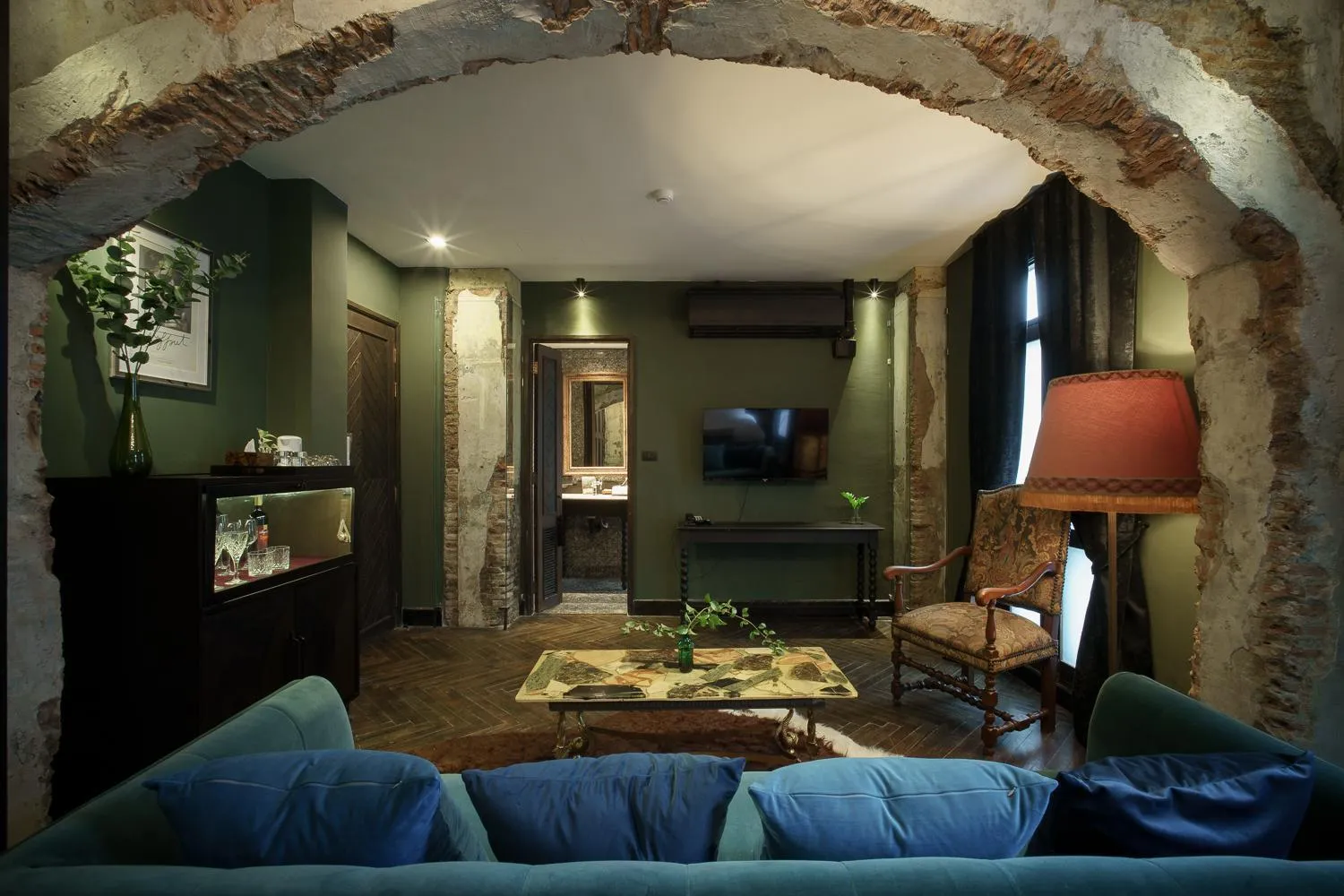 Living room in Baan Tuk Din Hotel