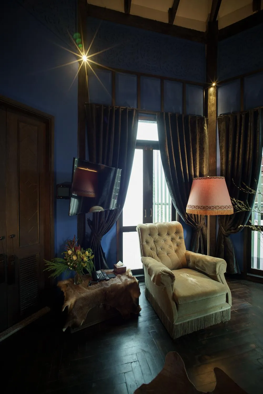 Living room in Baan Tuk Din Hotel