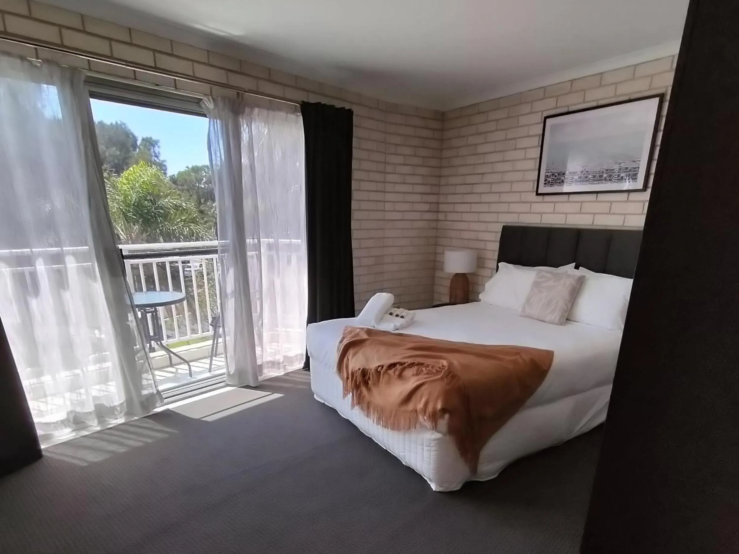 Bedroom in Beach Park Motel