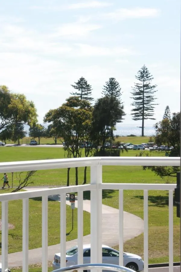 Balcony/Terrace in Beach Park Motel