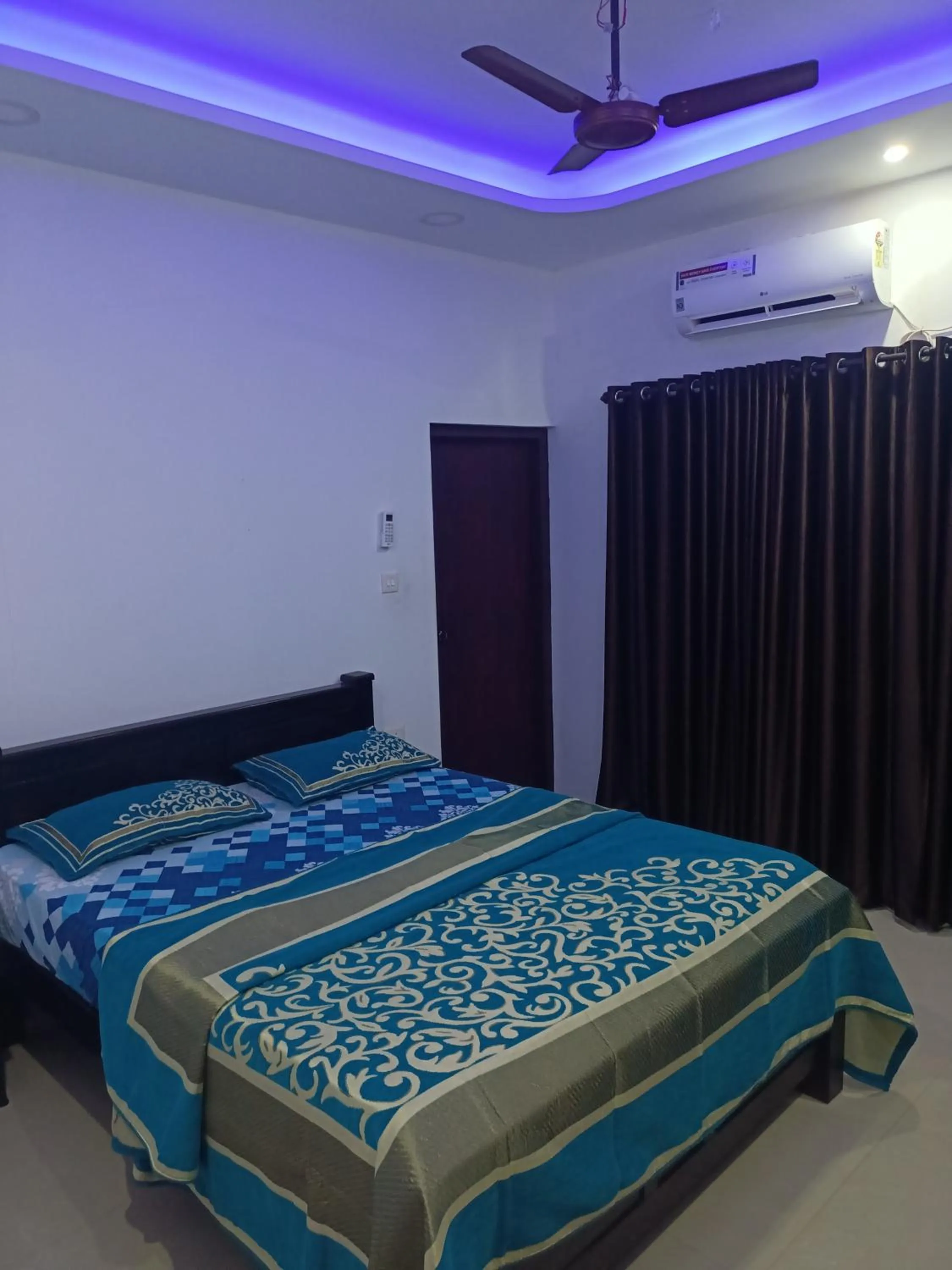 Bed in Rain Homestay