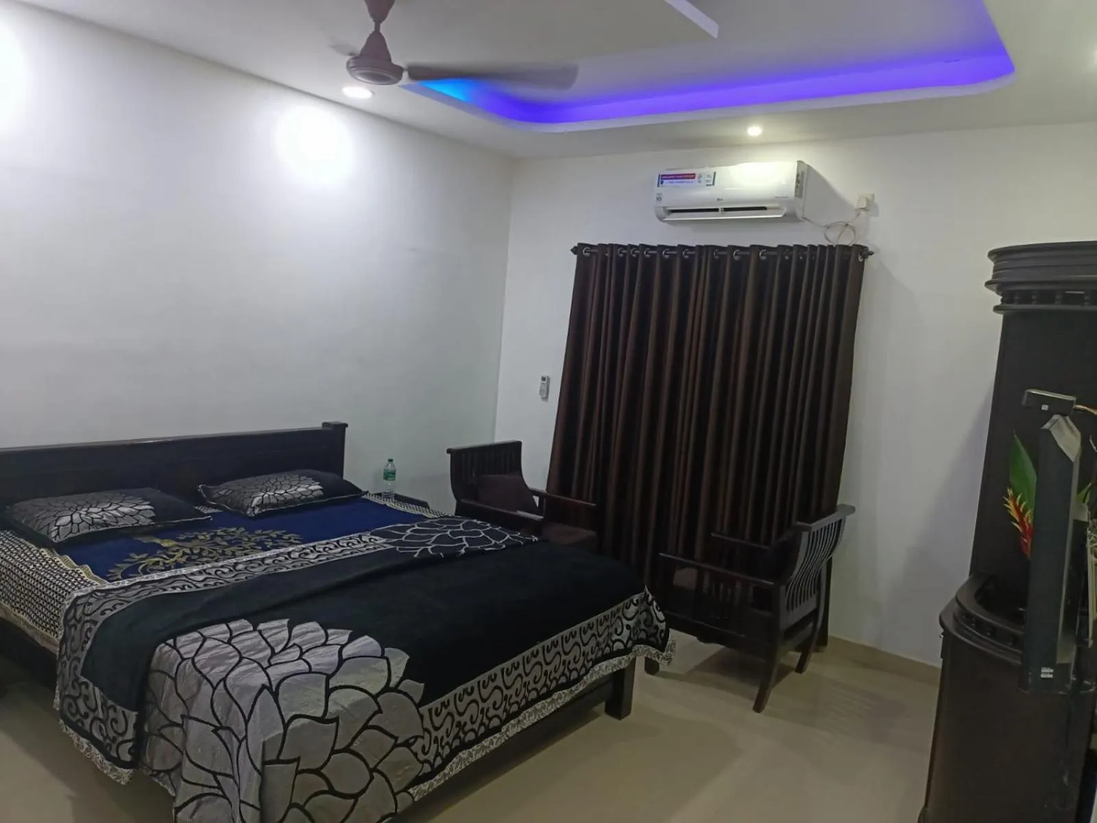 Bed in Rain Homestay