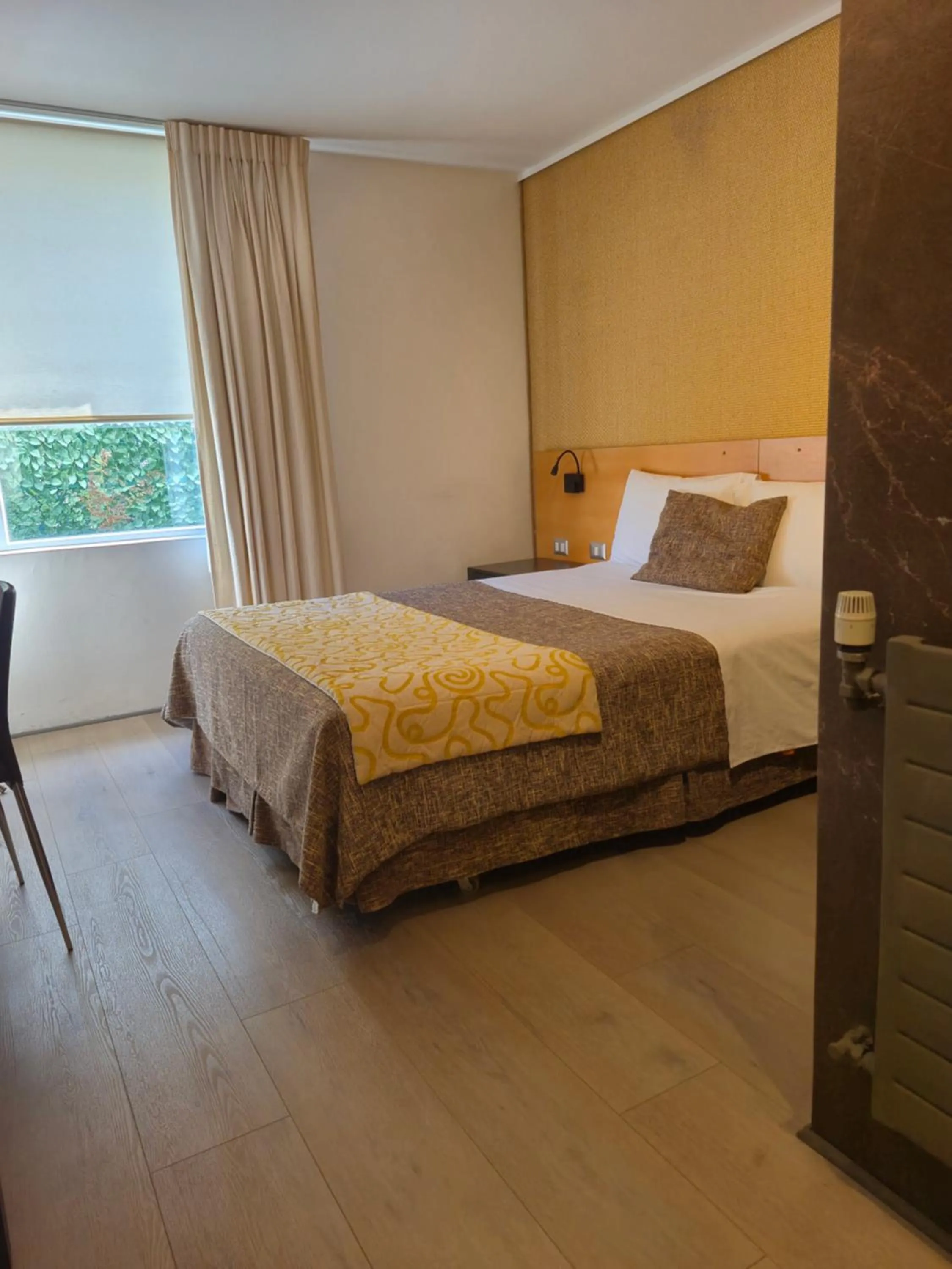 room service, Bed in Hotel Alborada