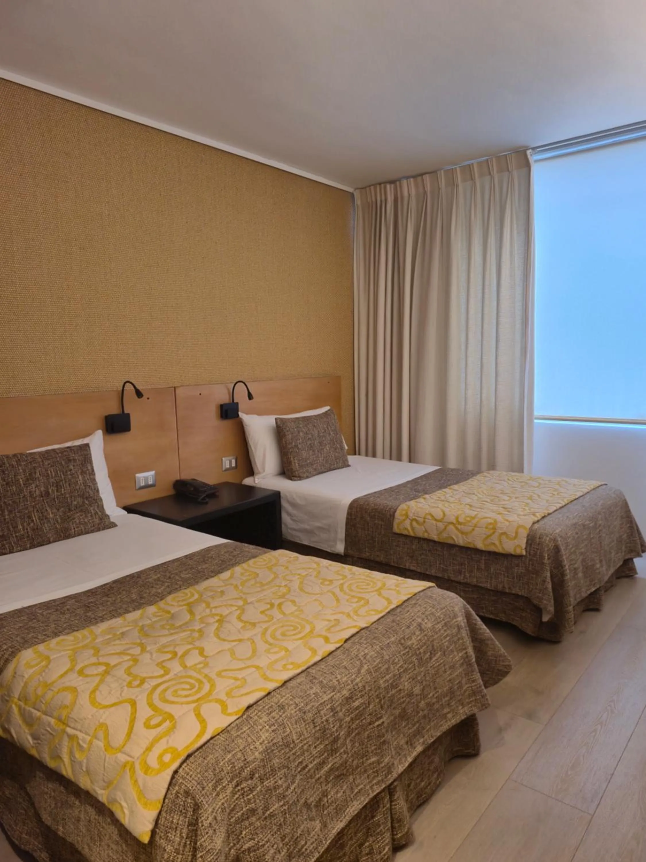 room service, Bed in Hotel Alborada