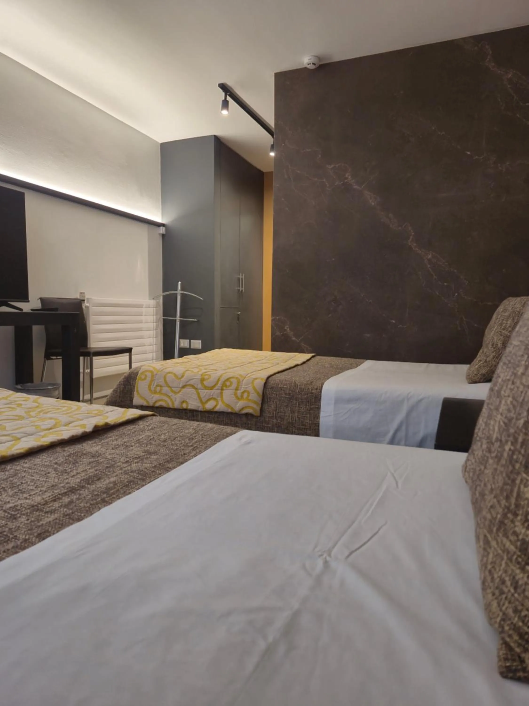 room service, Bed in Hotel Alborada