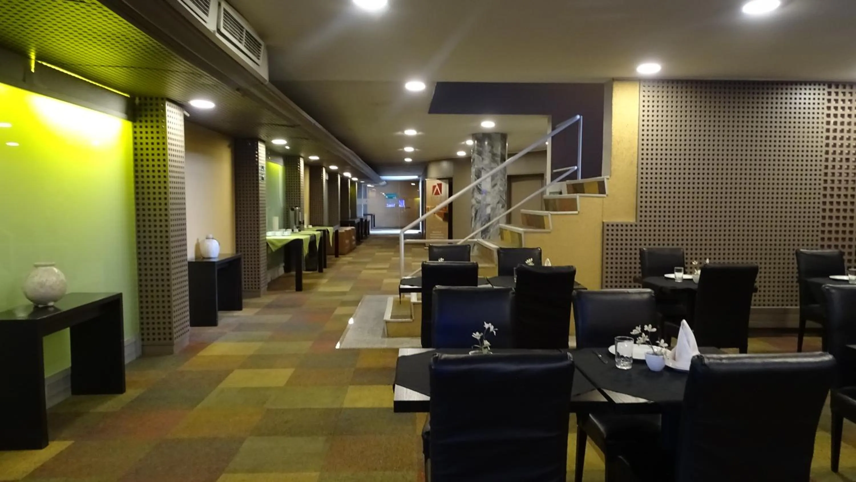 Restaurant/places to eat in Hotel Alborada