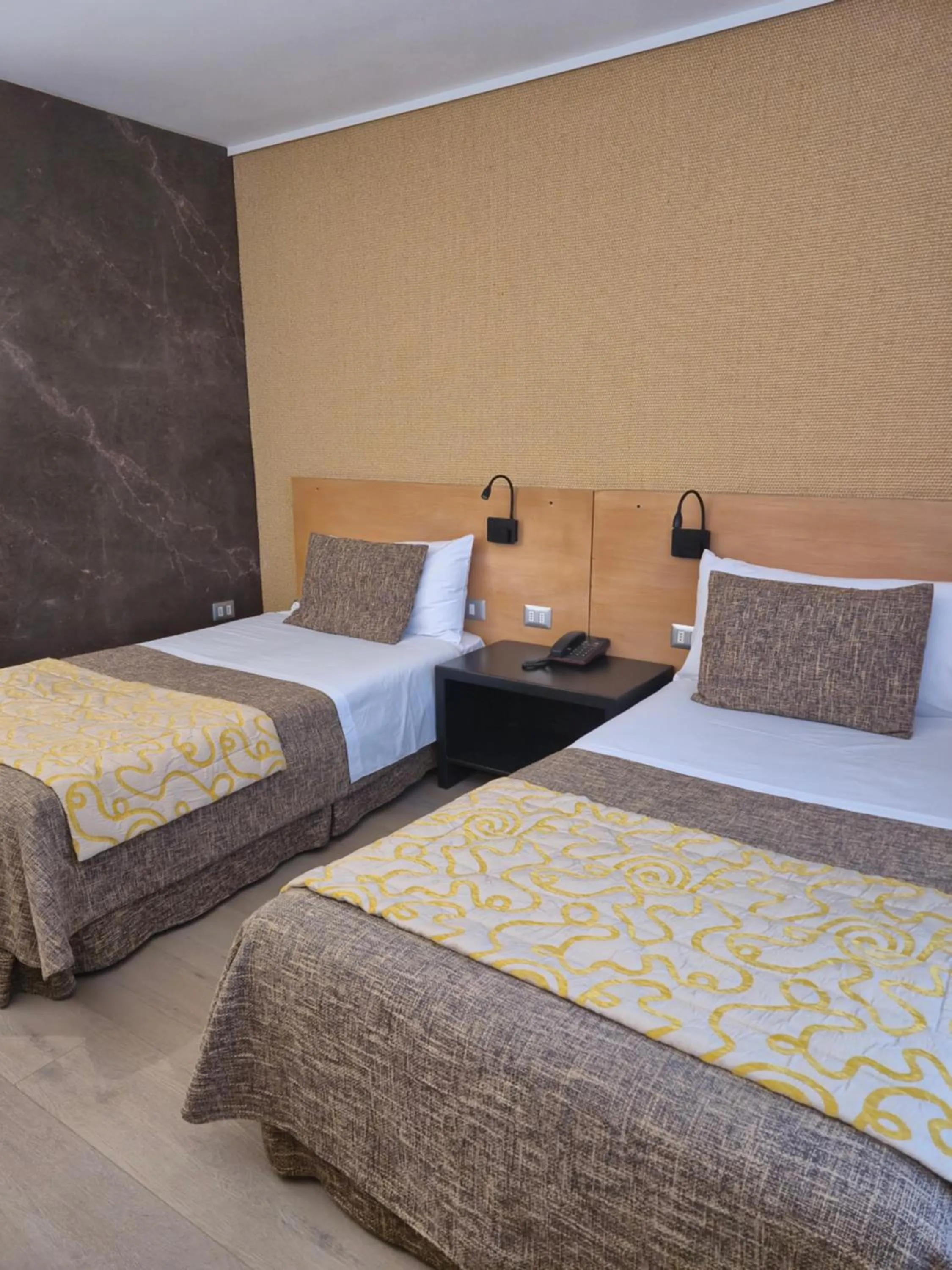 room service, Bed in Hotel Alborada