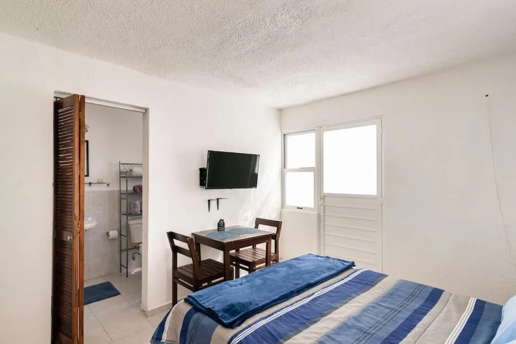 Bed in Micro Studio perfect for backpackers, couples, 3 min drive to Playa El Nino