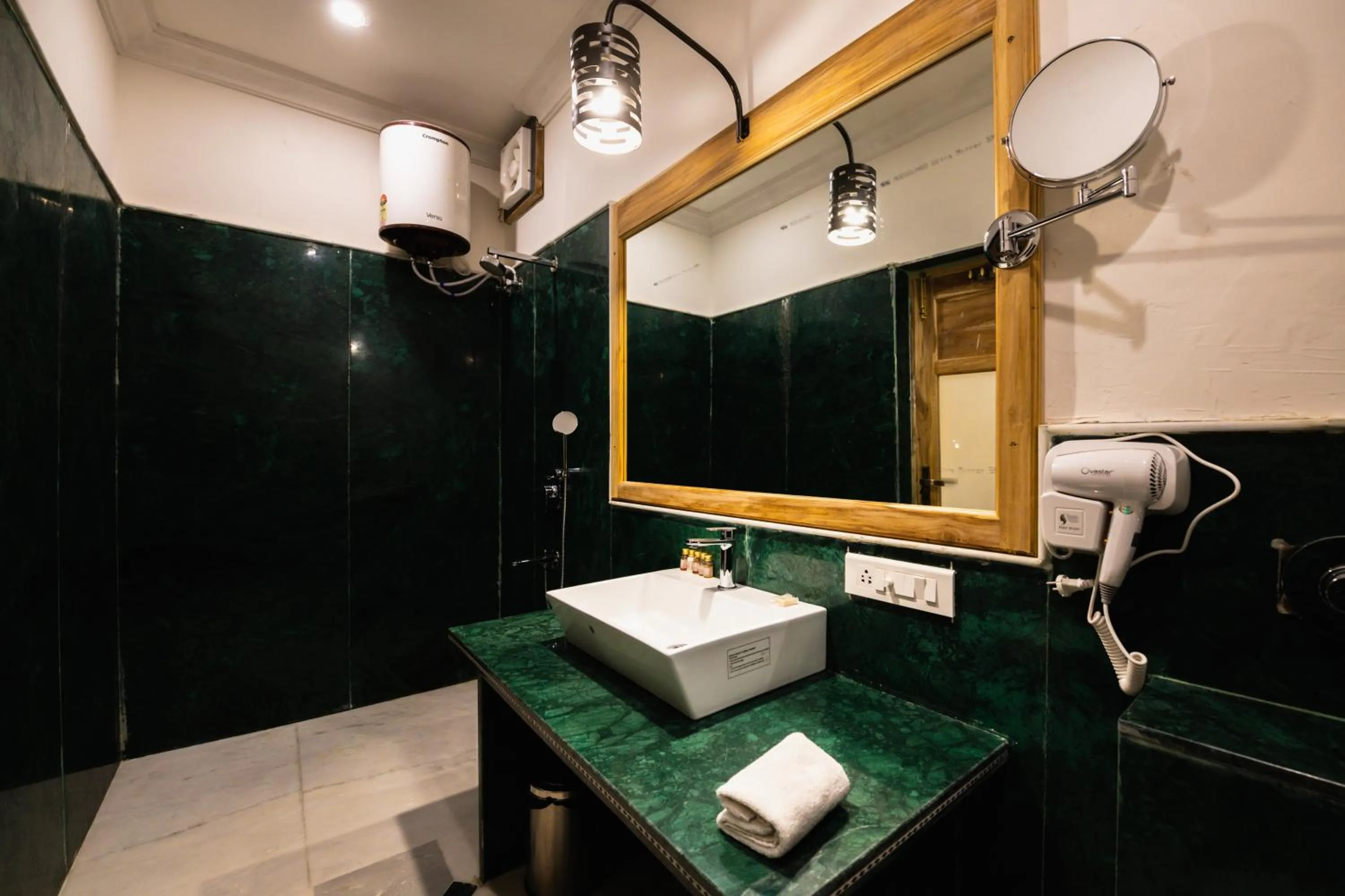 Bathroom in Hotel Meri Haveli