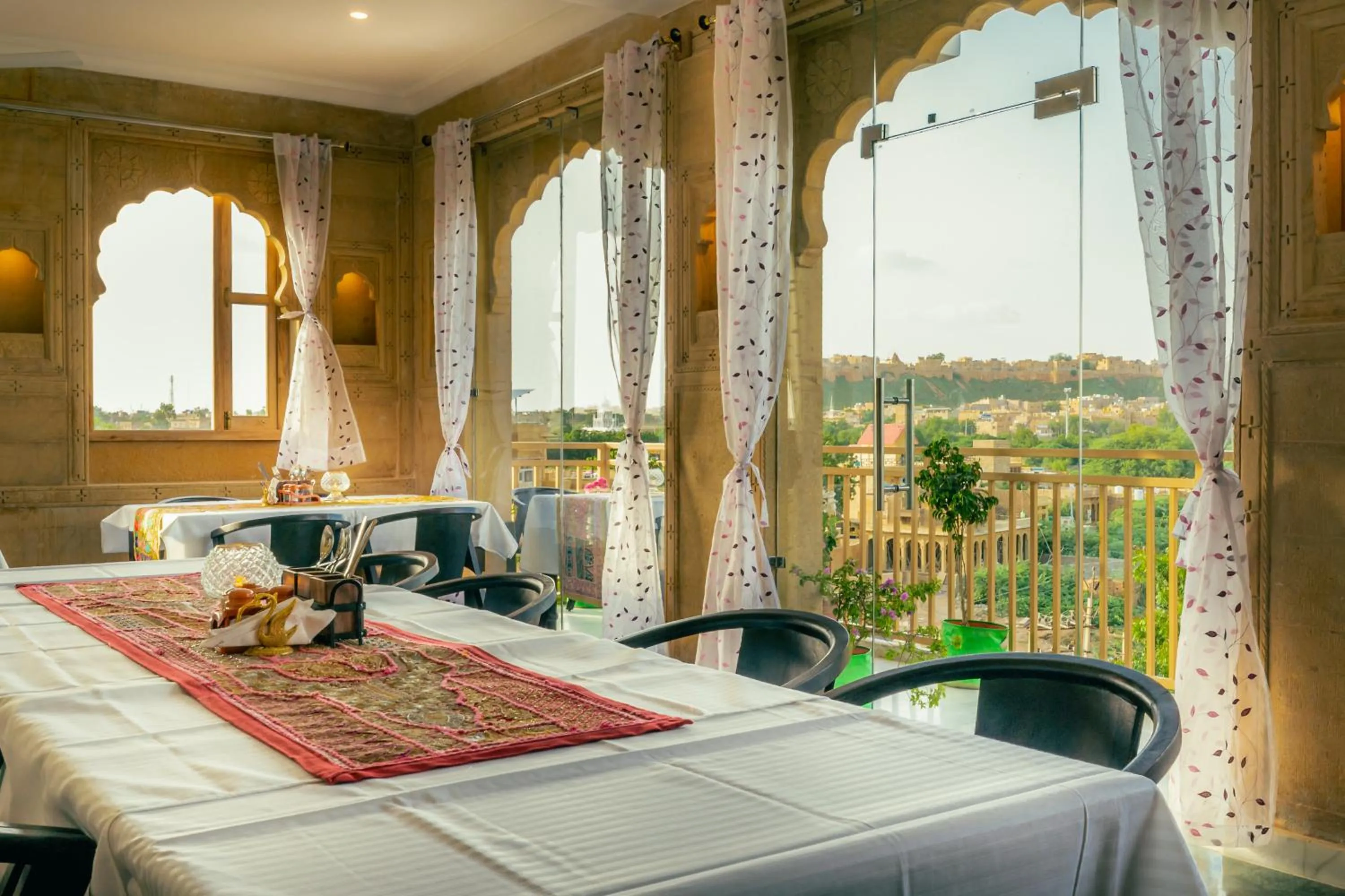 Restaurant/places to eat in Hotel Meri Haveli