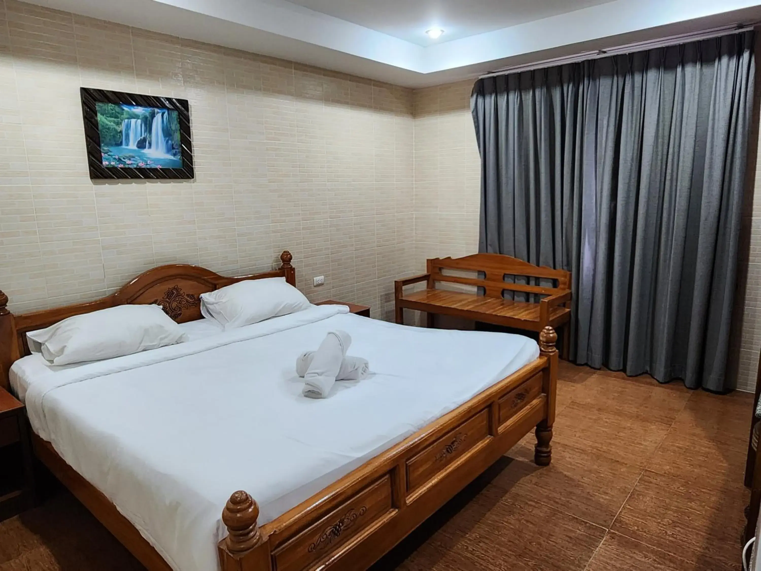 Superior Double Room in Patong Dynasty Royal Hotel Superior Double Room in Patong Dynasty Royal Hotel