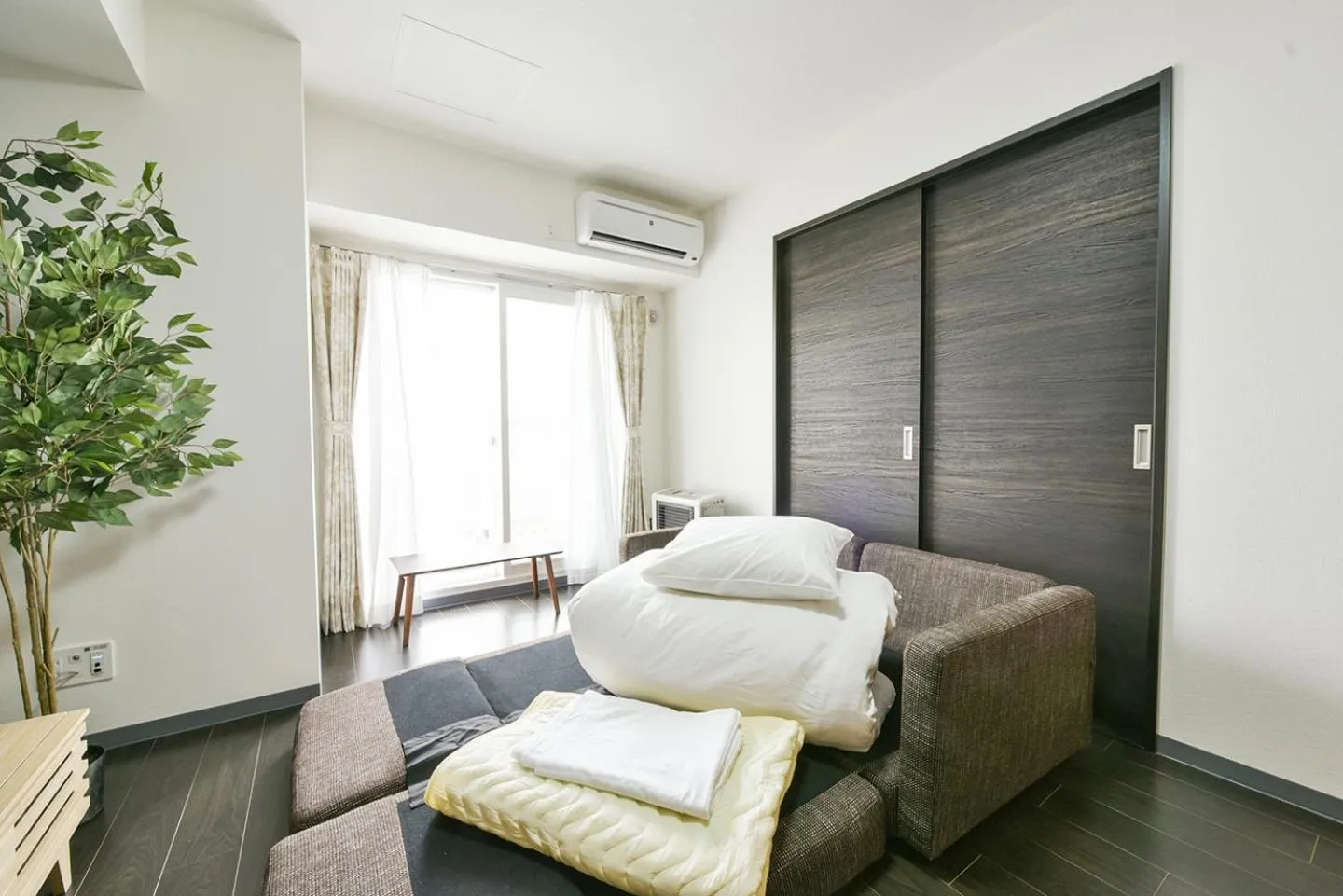 Bed in Sun Court Hongodori Garden Hills