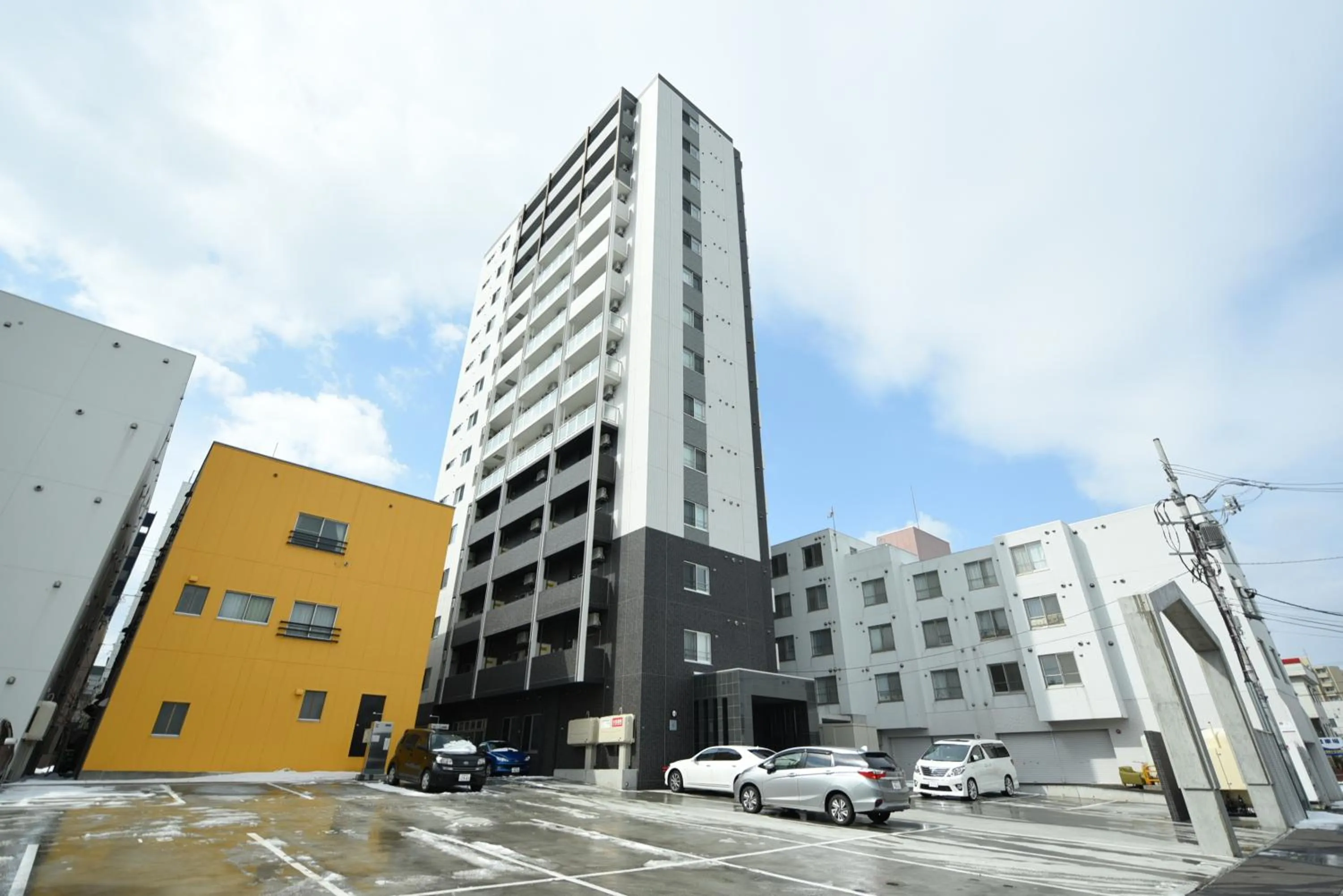 Property building in Sun Court Hongodori Garden Hills