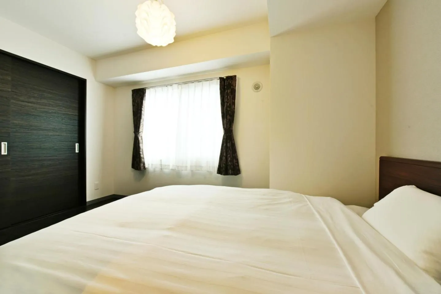 Bed in Sun Court Hondori Garden Hills