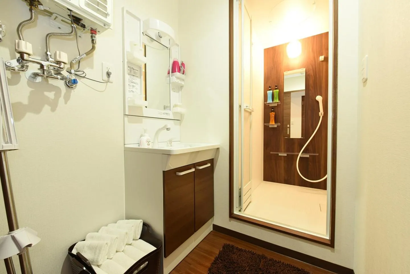 Shower in Hills Garden Hondori