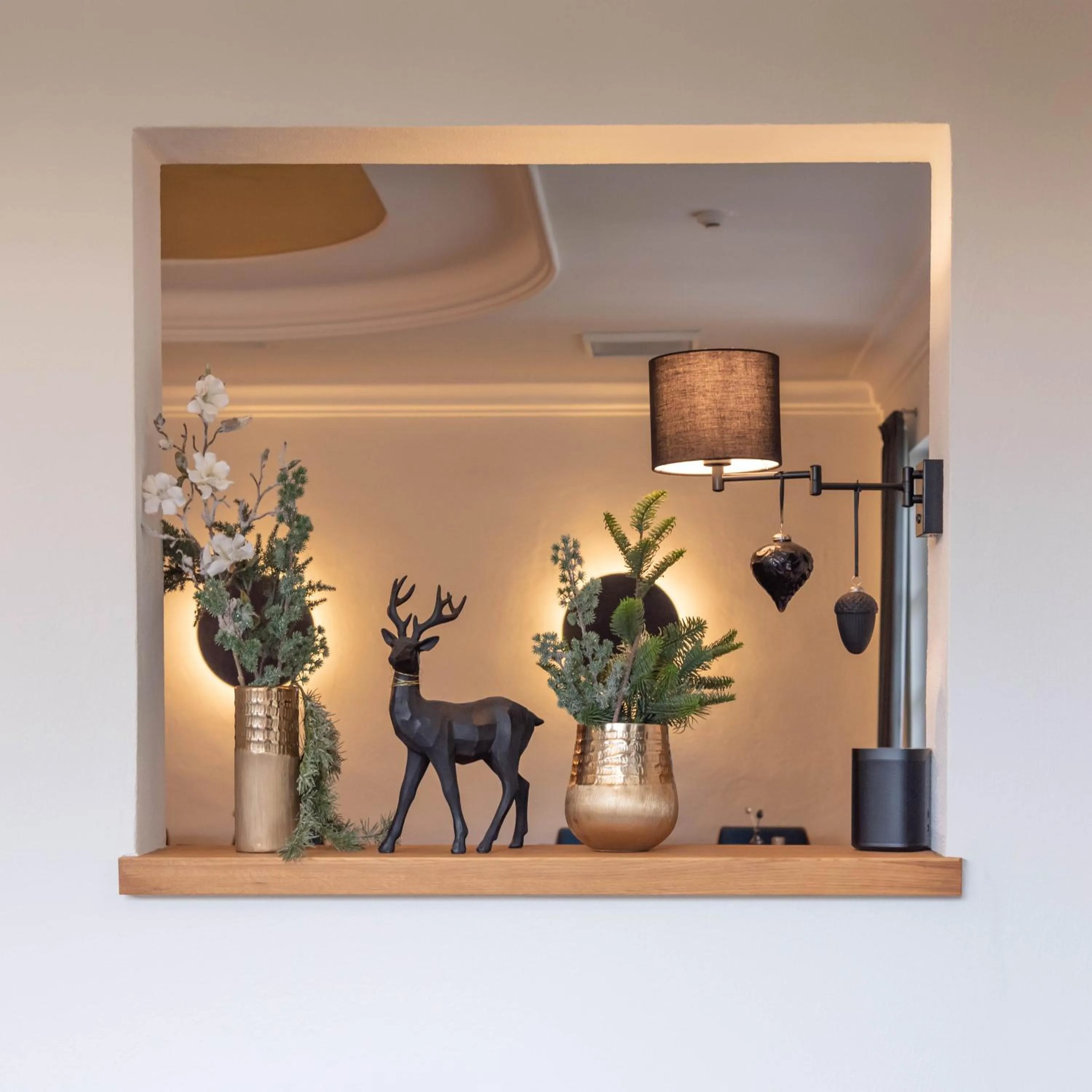 Restaurant/places to eat in OSCARS Hotel 1415