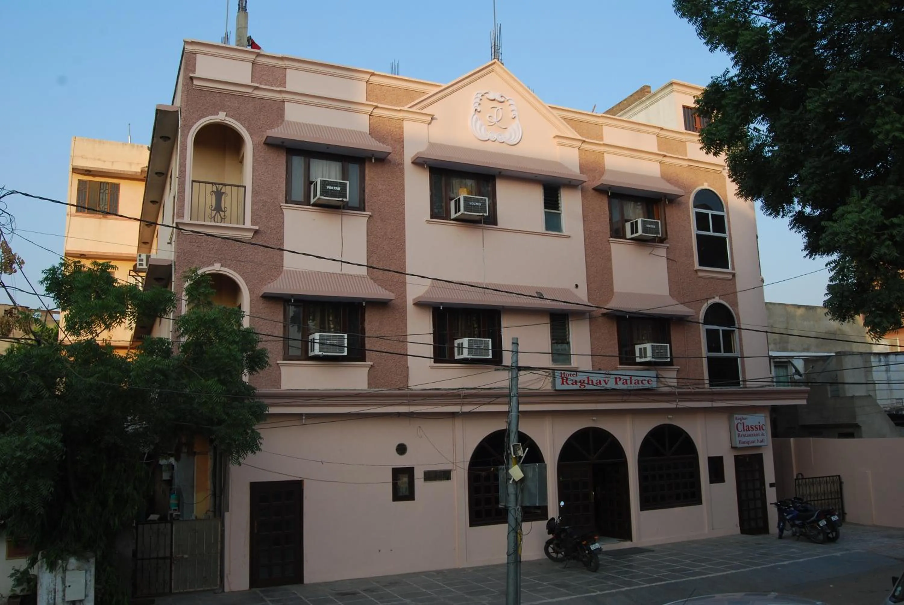 Property building in Hotel Raghav Palace 1 km Jaipur Junction & Bus Stand Sindhi Camp