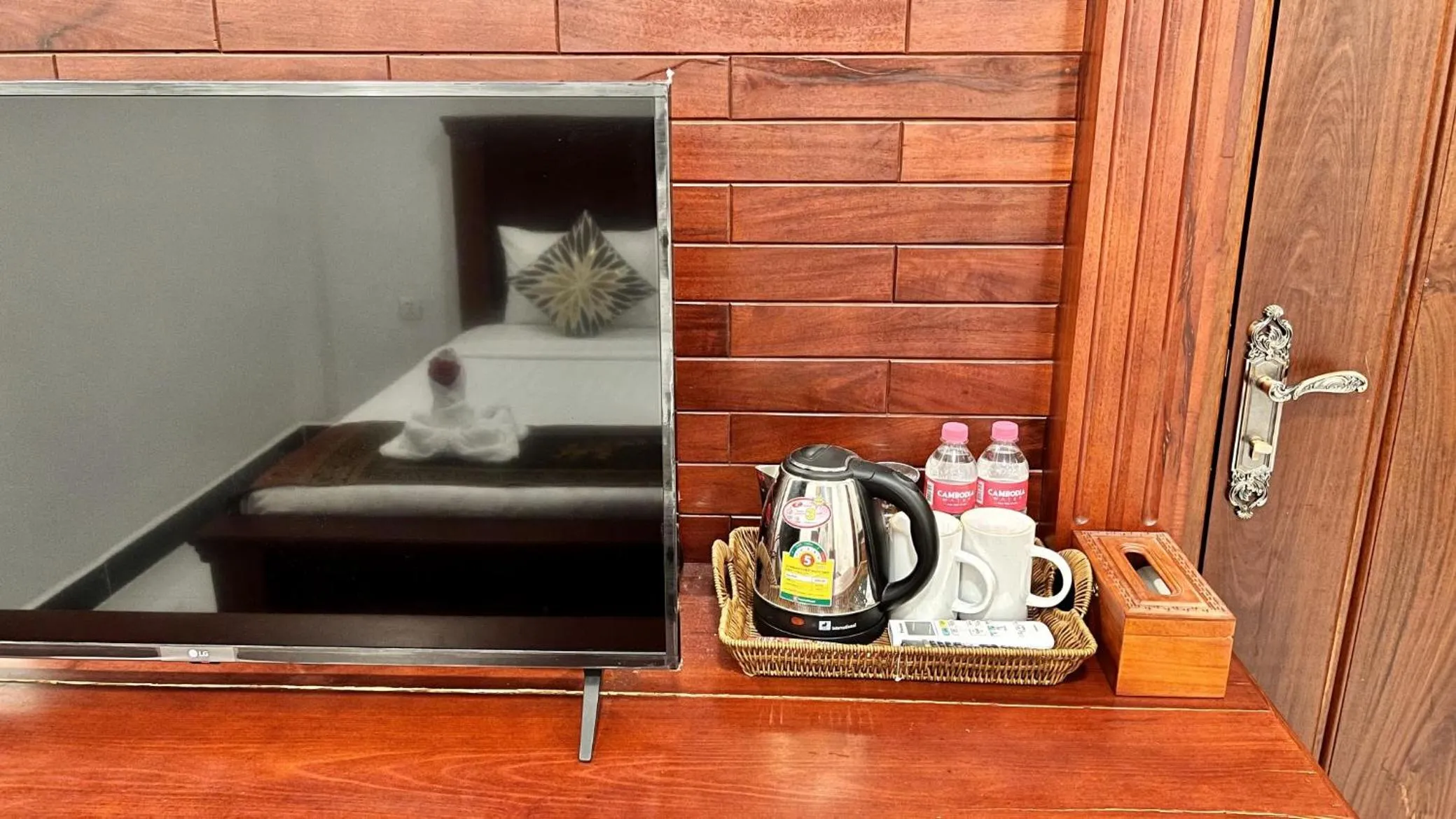 TV and multimedia in NyNa Villa Guesthouse