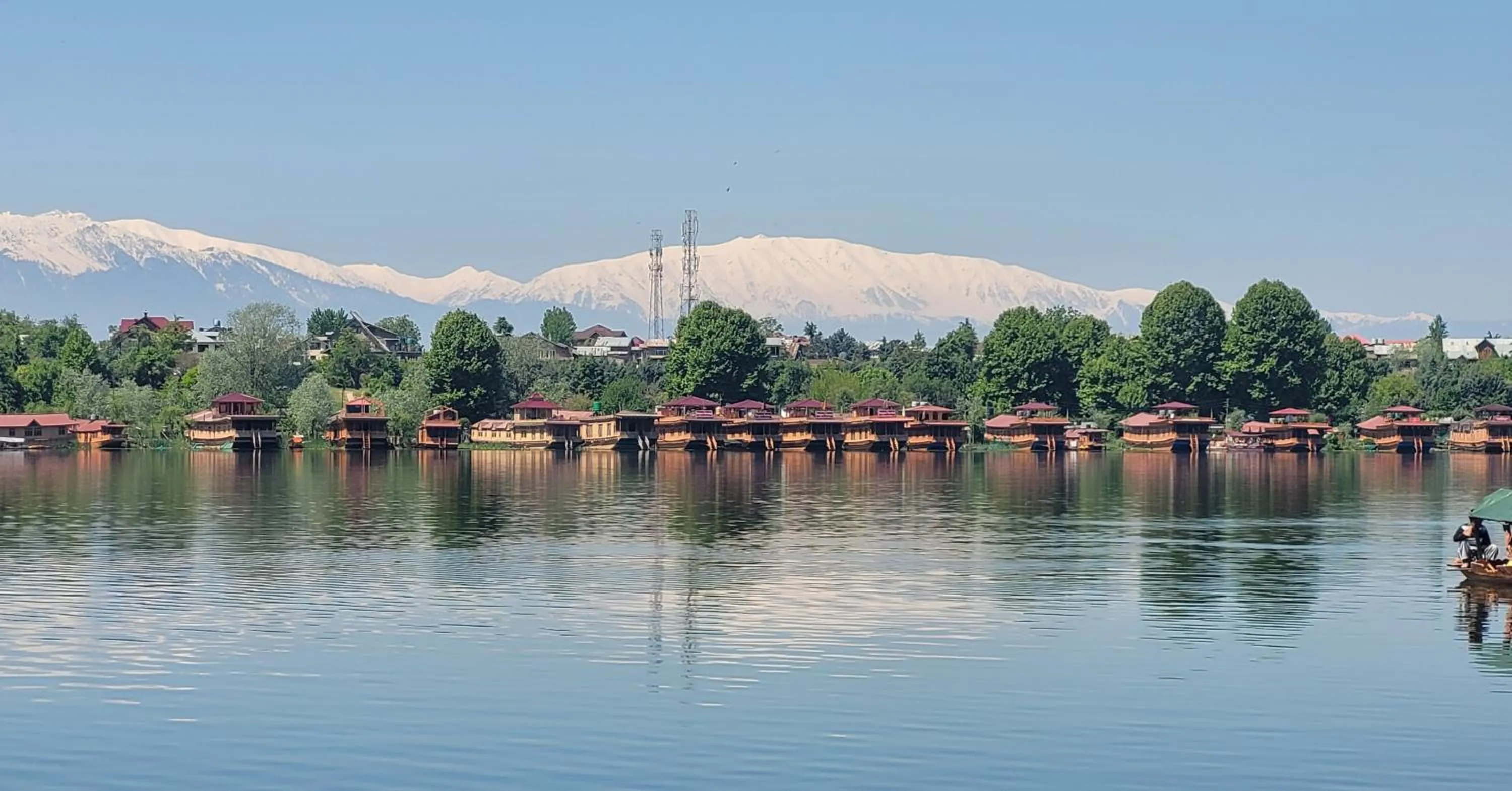 Lake view in Lily Of The World Houseboat