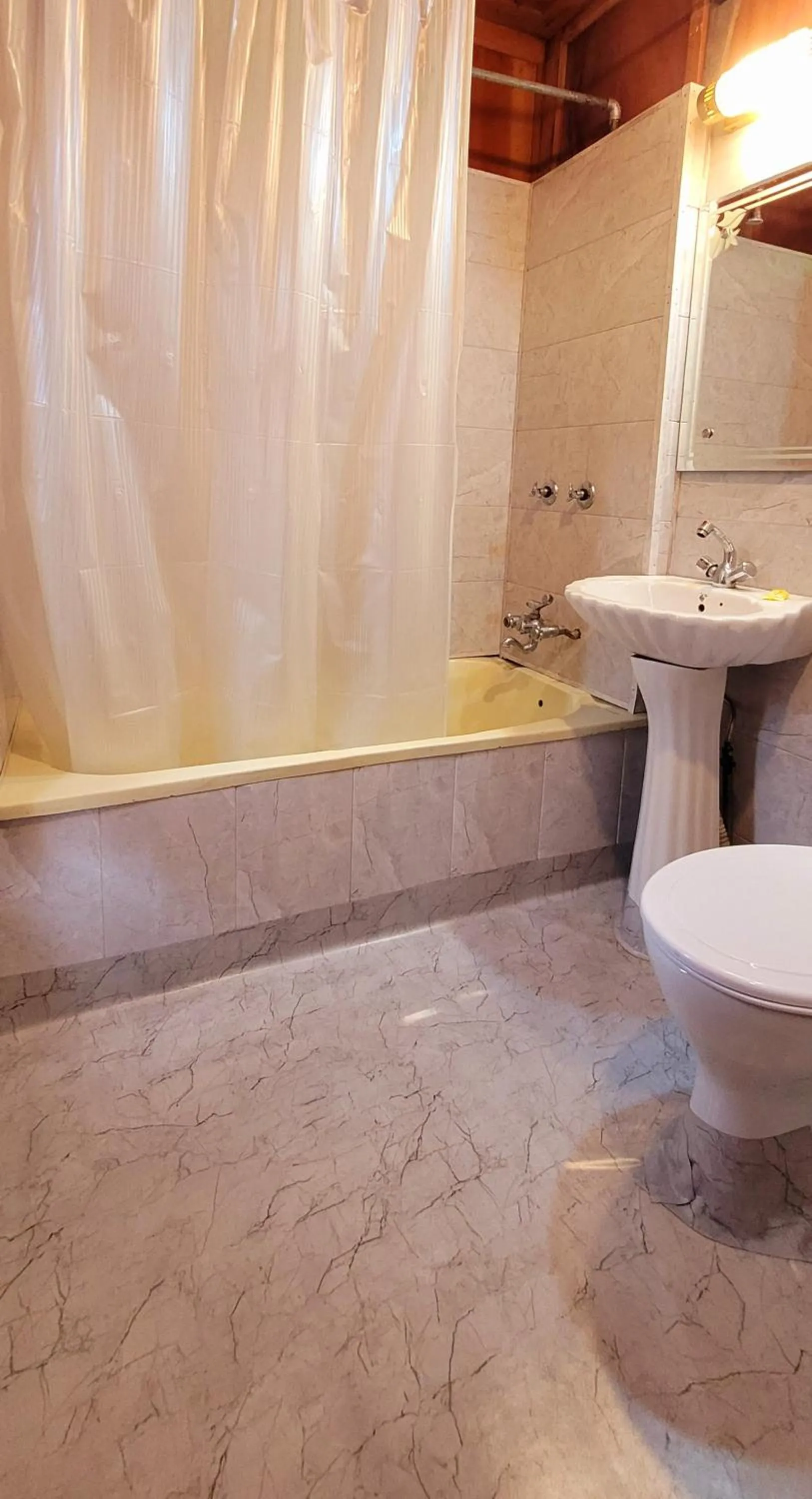 Bathroom in Lily Of The World Houseboat