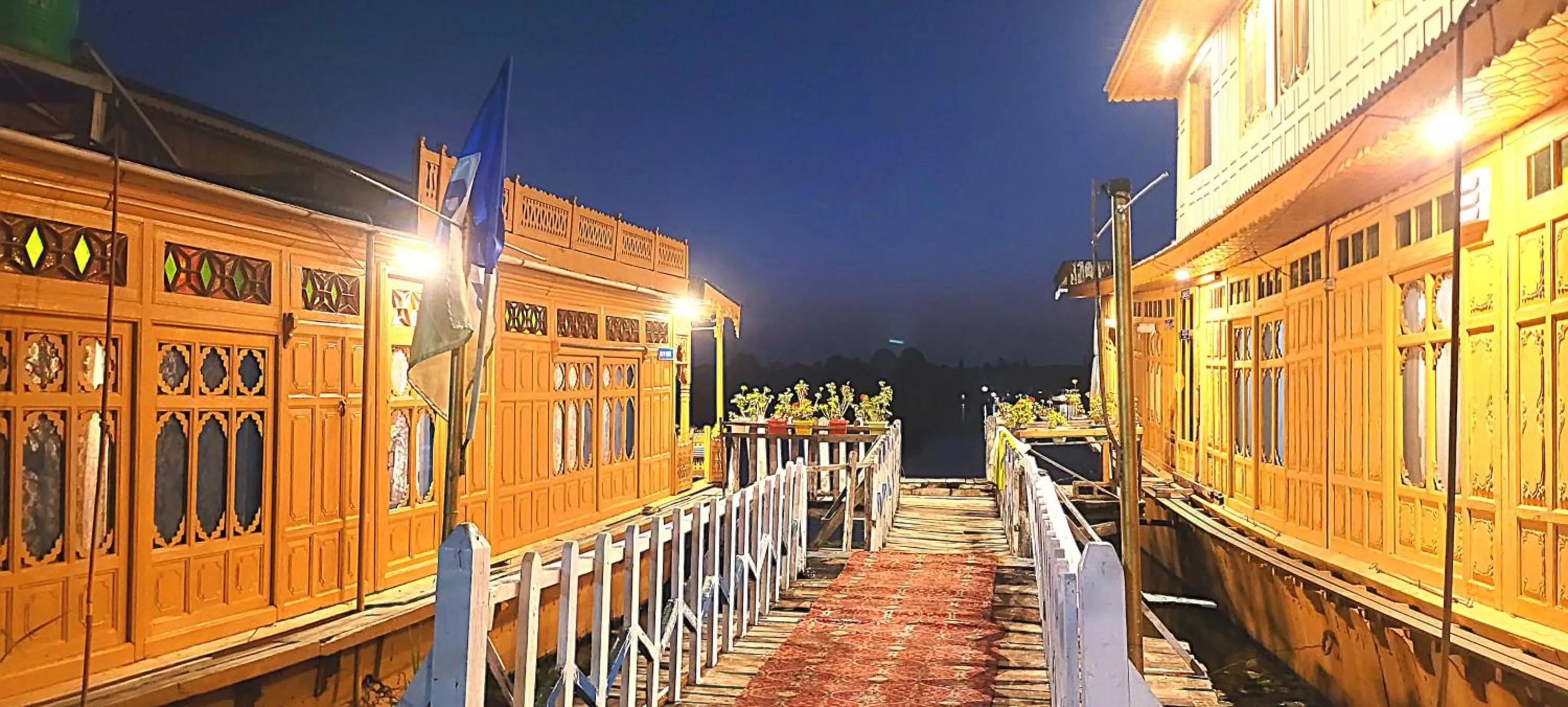 Property building in Lily Of The World Houseboat
